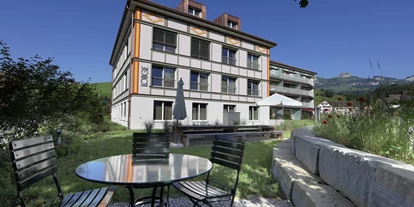 Hundehotel - PLZ 8514 (Schweiz) - Aussenaufnahme mit Garten - Weissbad Lodge