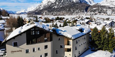 Hundehotel - Graubünden - Hotel Chesa Surlej, direkt am Fusse des Corvatsch gelegen. Unser familiäres Sporthotel begrüsst Sie auf 1800 m Höhe, direkt an Wander- Bikewegen, Skipiste  und Loipen. Zum See und in den Wald sind es wenige Fussminuten. - Hotel Chesa Surlej