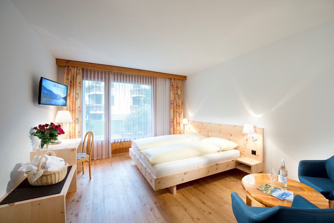 Urlaub-mit-Hund: Unsere schönen Classic Zimmer bieten allen Komfort. - Hotel Chesa Surlej