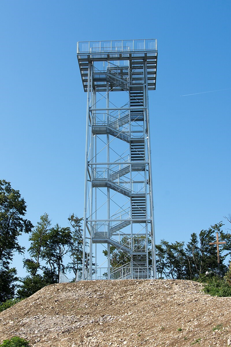 Schloss Gumpoldskirchen Ausflüge mit Hund Anninger Schutzhaus mit Jubiläumswarte