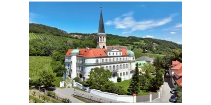 Hundehotel - Unterkunftsart: Hotel - Baden (Baden) - Schloss Gumpoldskirchen
Gelegen mitten in den Weinbergen, vor den Toren Wiens.
Öffentliche Anbindung direkt aus Wien Mitte mit der S-Bahn. - Schloss Gumpoldskirchen