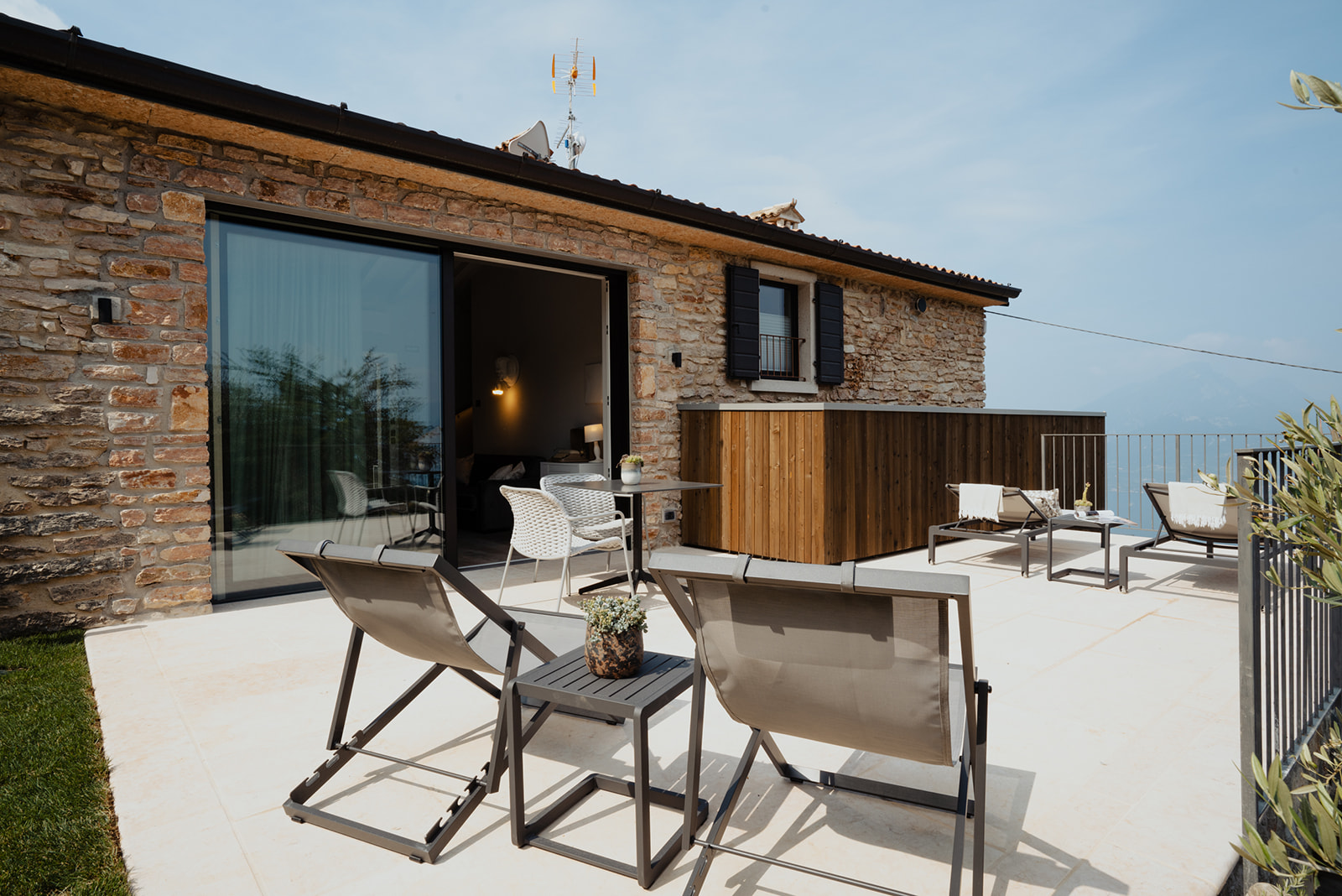 Urlaub-mit-Hund: Terrasse Catherine - Favai Hills secret hideaway