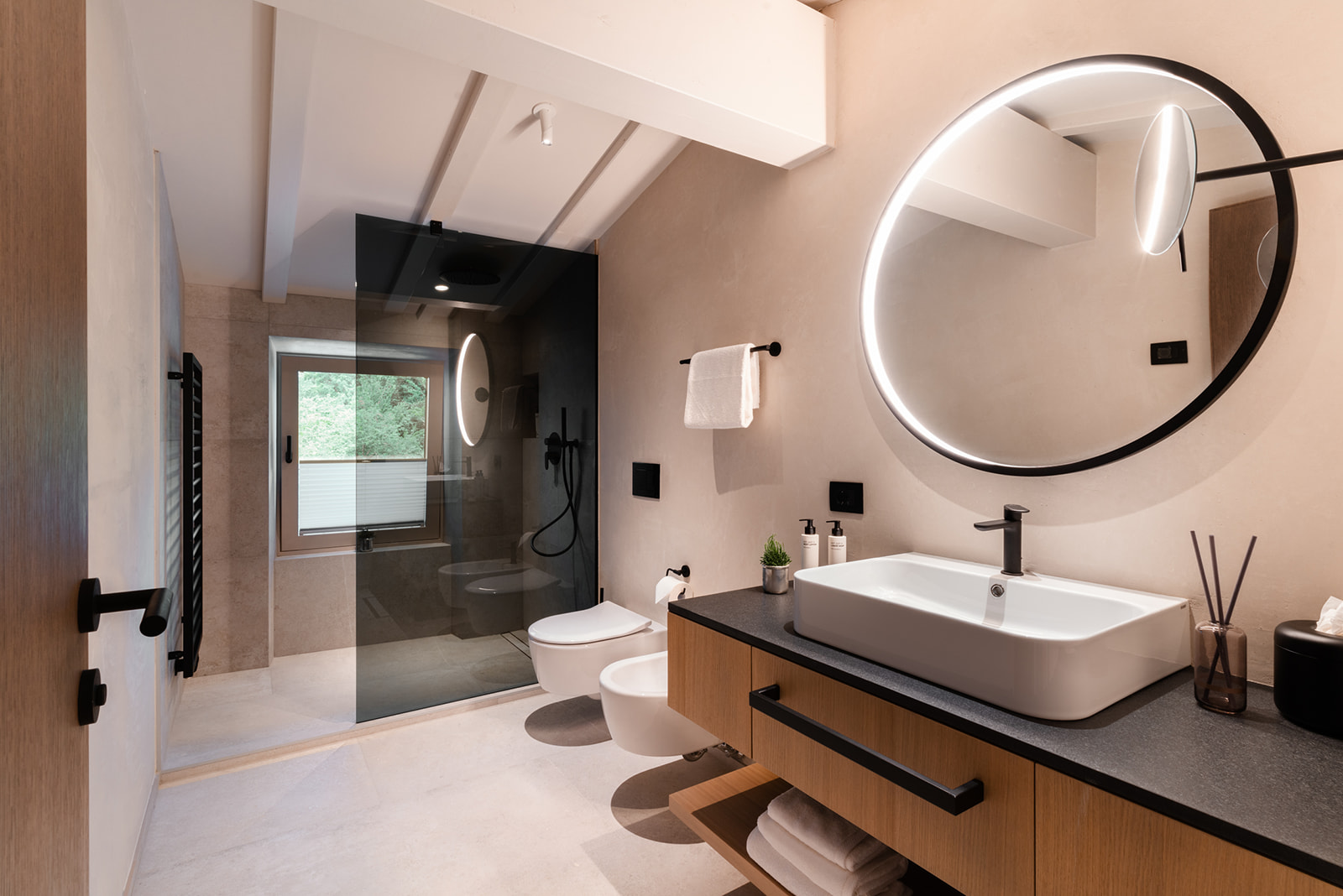 Urlaub-mit-Hund: Badezimmer Catherine - Favai Hills secret hideaway