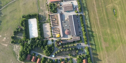 Hundehotel - Unterkunftsart: Appartement - Mecklenburg-Vorpommern - Luftbild gesamte Anlage - Bernsteinland Hirschburg