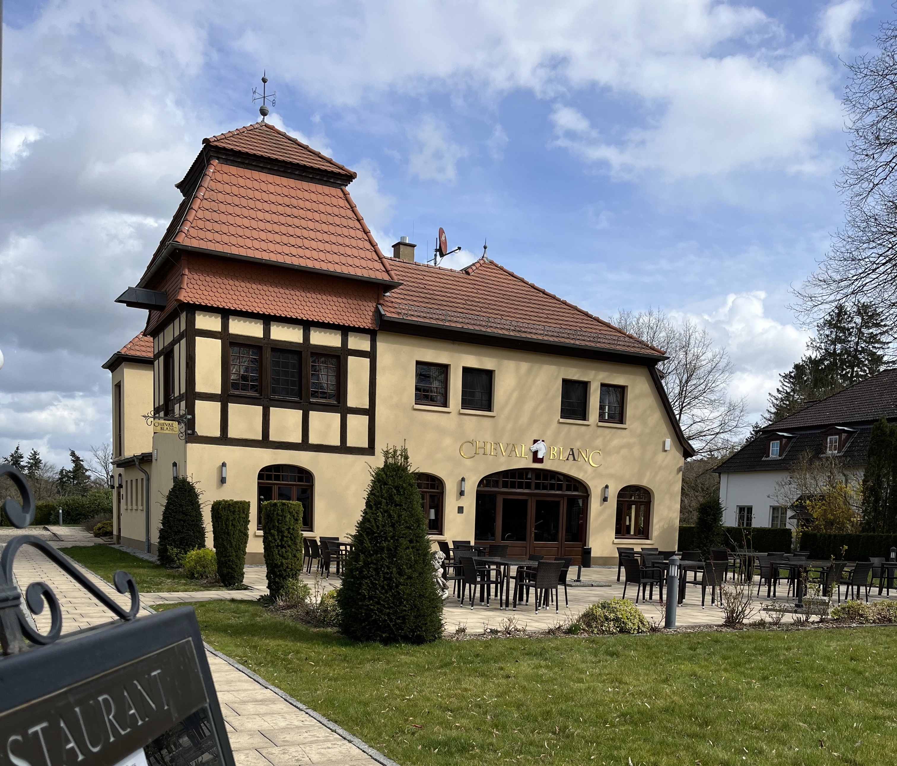 Urlaub-mit-Hund: Restaurant Weißes Ross - Bernsteinland Wendorf