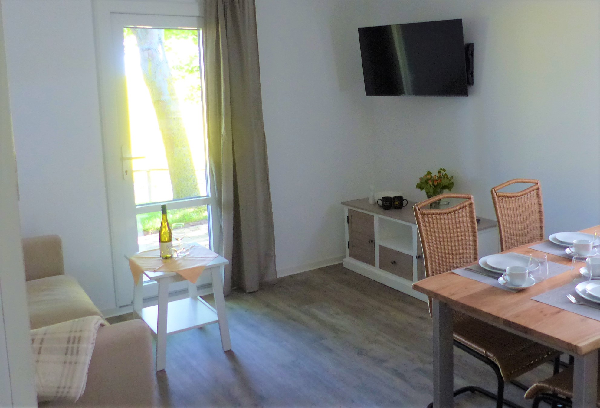 Urlaub-mit-Hund: Wohnbereich Blockhütte - Bernsteinland Barth