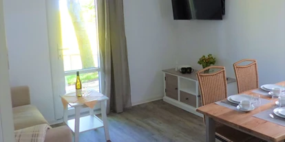 Hundehotel - Unterkunftsart: Appartement - Mecklenburg-Vorpommern - Wohnbereich Blockhütte - Bernsteinland Barth