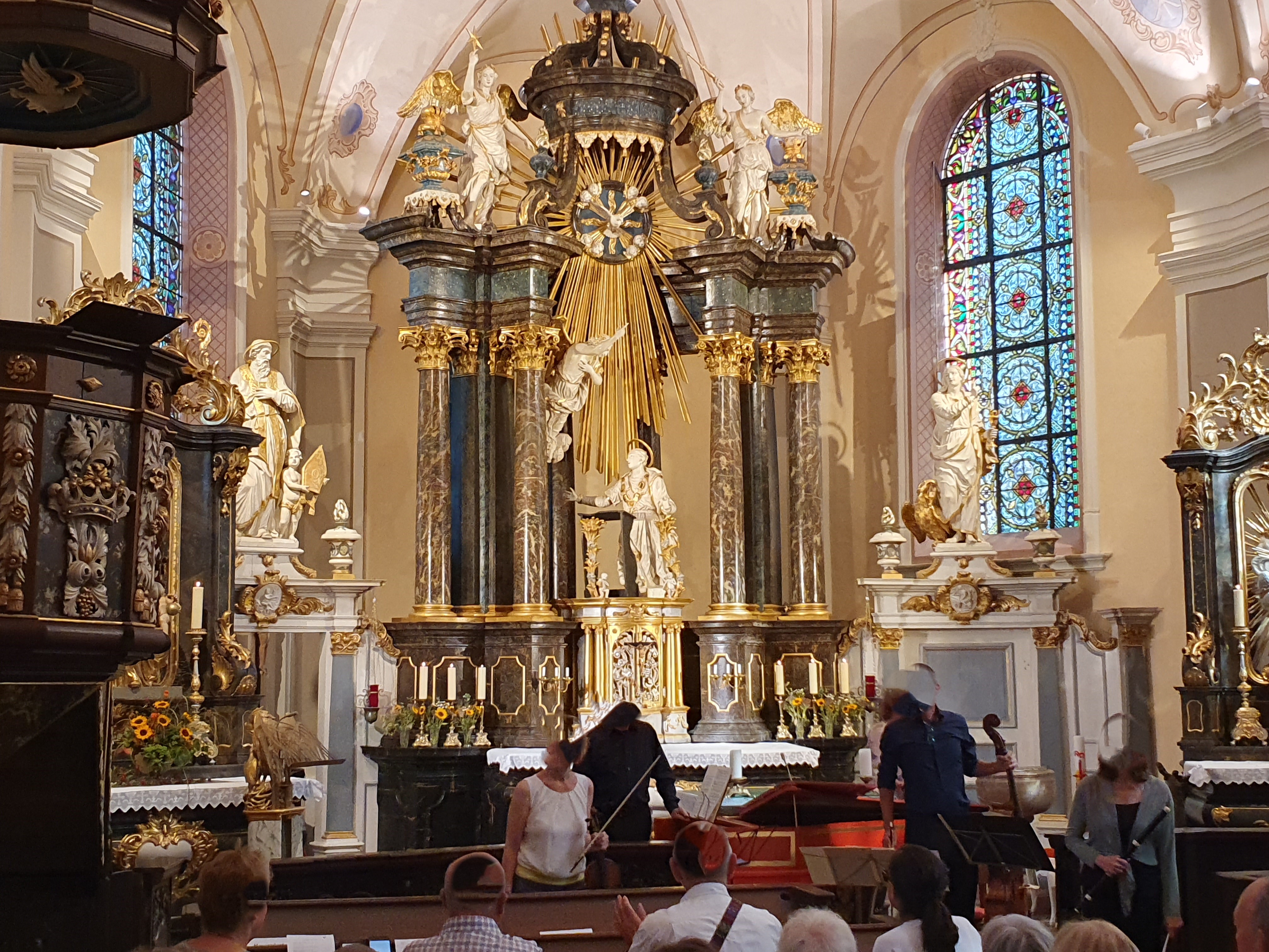 Ferienhaus mit Hund: Kirche in Aremberg - Geräumiges Eifelhaus in Aremberg