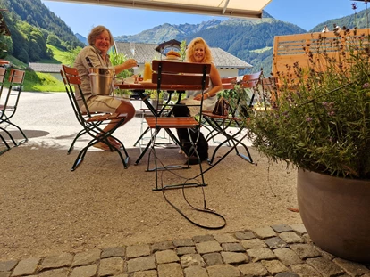 Hundehotel - Ladis - Terrasse Blauer Anton ,Kaffee, Bar - Antonhaus Apartment Chalets