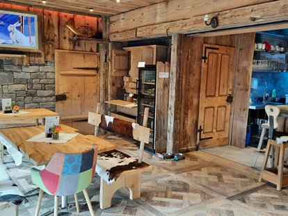 Hundehotel - Ladis - Urige Gaststube - Antonhaus Apartment Chalets