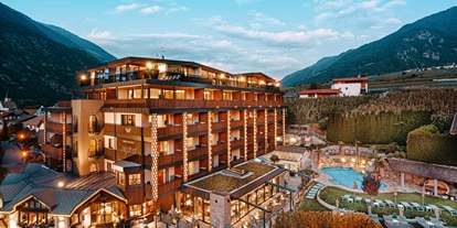 Hundehotel - Truden im Naturpark - Hotelansicht - Piris Jagdhof - Dolce Vita Experience