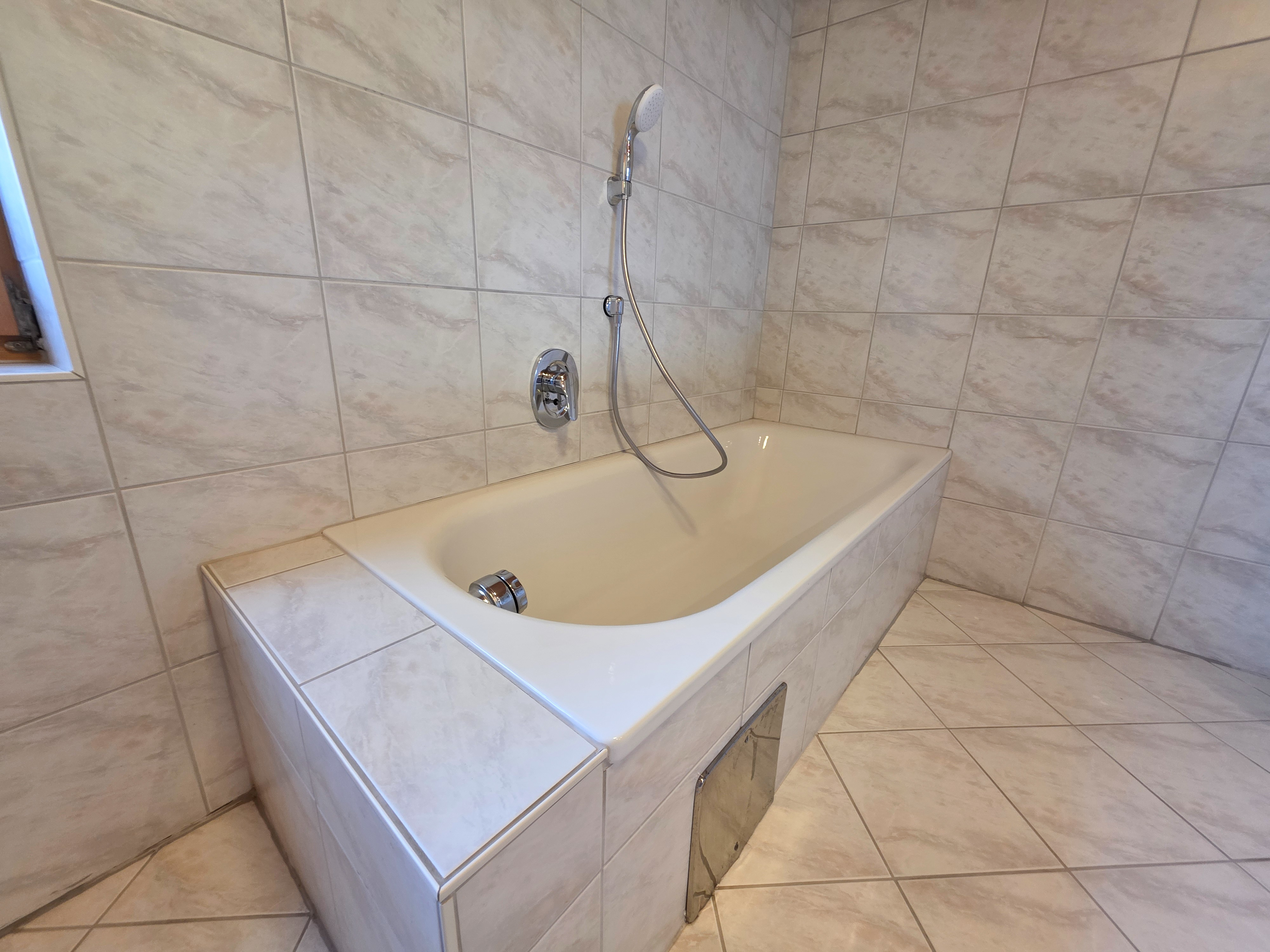 Ferienhaus mit Hund: Badezimmer 2 im 1. Stock – Badewanne - Beim Rauter – Emberger Alm