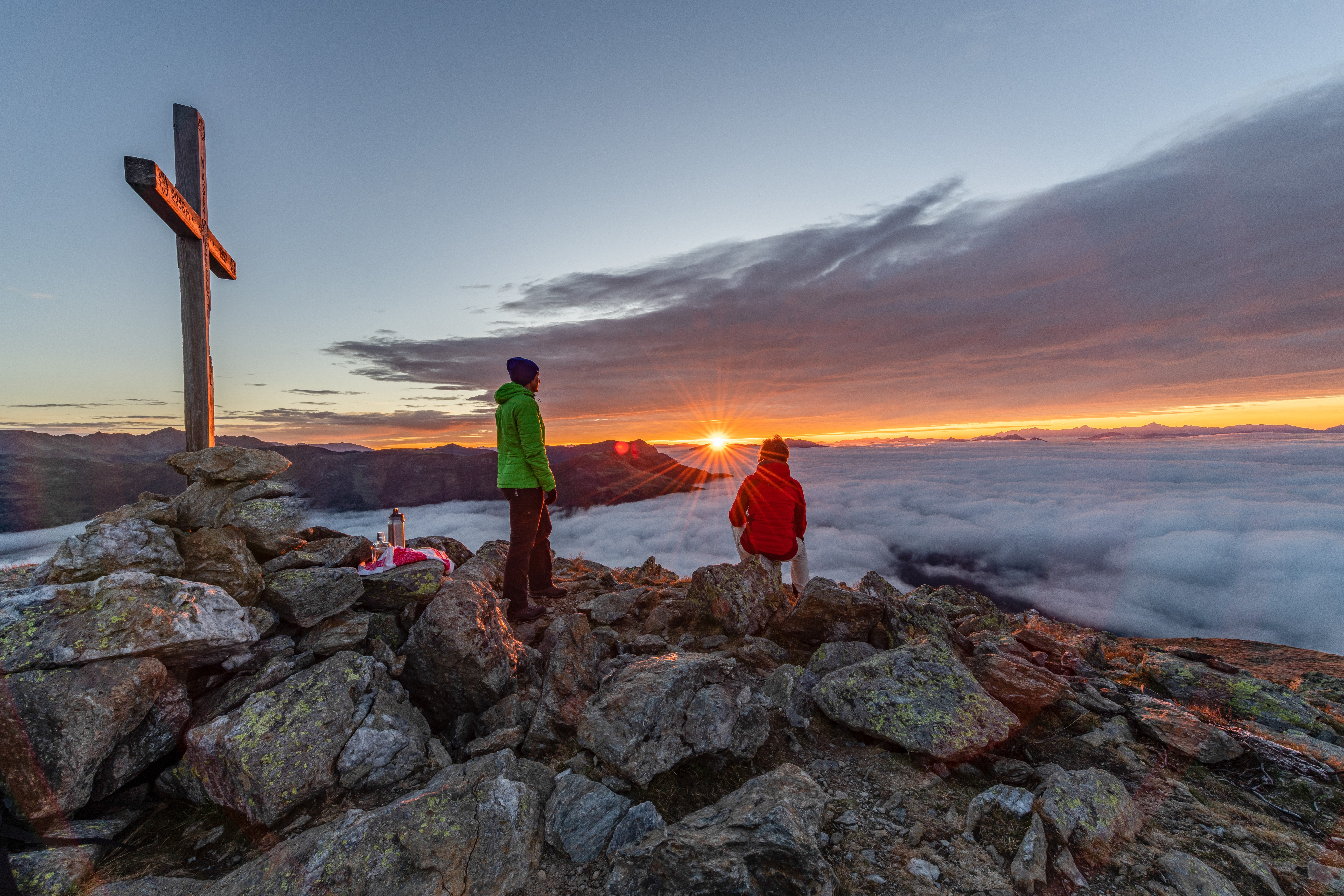 Ferienhaus mit Hund: Morgendliche Gipfelwanderung zum Naßfeldriegel samt Sonnenaufgang - Beim Rauter – Emberger Alm