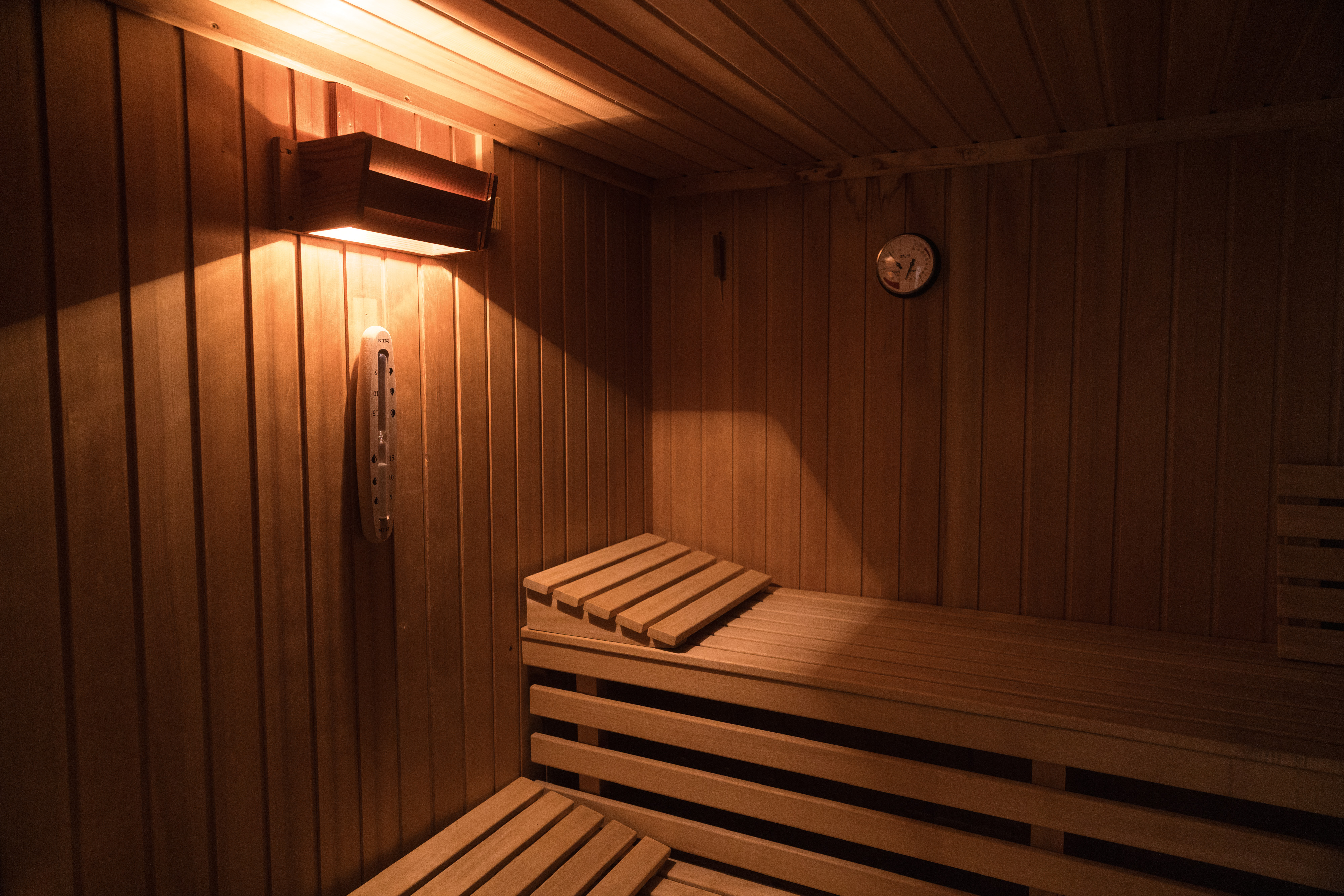 Hundehotel - Unterkunftsart: Hotel - Waldenbuch - 
Wellness & Massage
Nehmen Sie sich einen Moment Zeit für sich – entspannen Sie sich, tanken Sie neue Kraft und fühlen Sie sich wie neugeboren. Im Breitenbacher Hof bieten wir Ihnen eine Auswahl an traditionellen und modernen Massagen, die Ihnen helfen, tief zu entspannen und den Alltagsstress hinter sich zu lassen. - Breitenbacher Hof