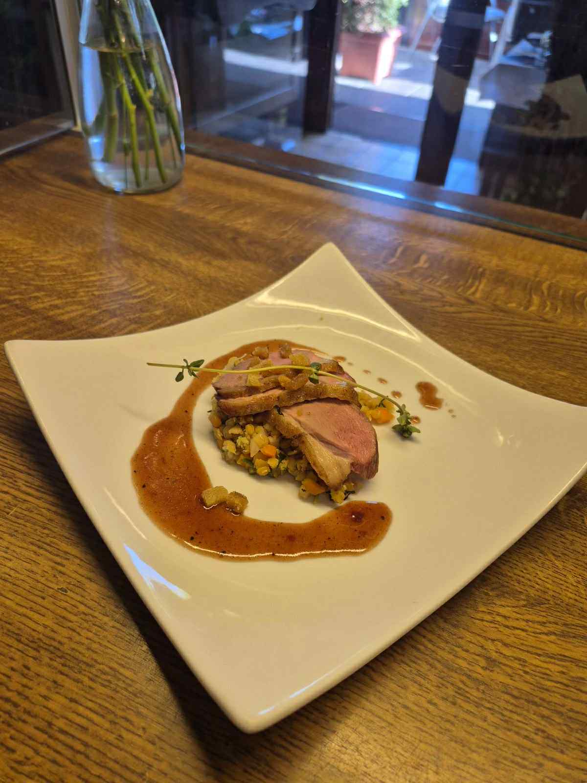 Hundehotel - Unterkunftsart: Hotel - Waldenbuch - Restaurant Breitenbacher Hof
Genießen Sie den authentischen Geschmack des Schwarzwalds in gemütlicher und stilvoller Atmosphäre. Unser Restaurant bietet Ihnen frische, saisonale Gerichte aus der regionalen und internationalen Küche – mit viel Liebe zum Detail zubereitet. Freuen Sie sich auf badische Weine, hausgemachte Spezialitäten und einen herzlichen Service, der Ihren Besuch unvergesslich macht. - Breitenbacher Hof