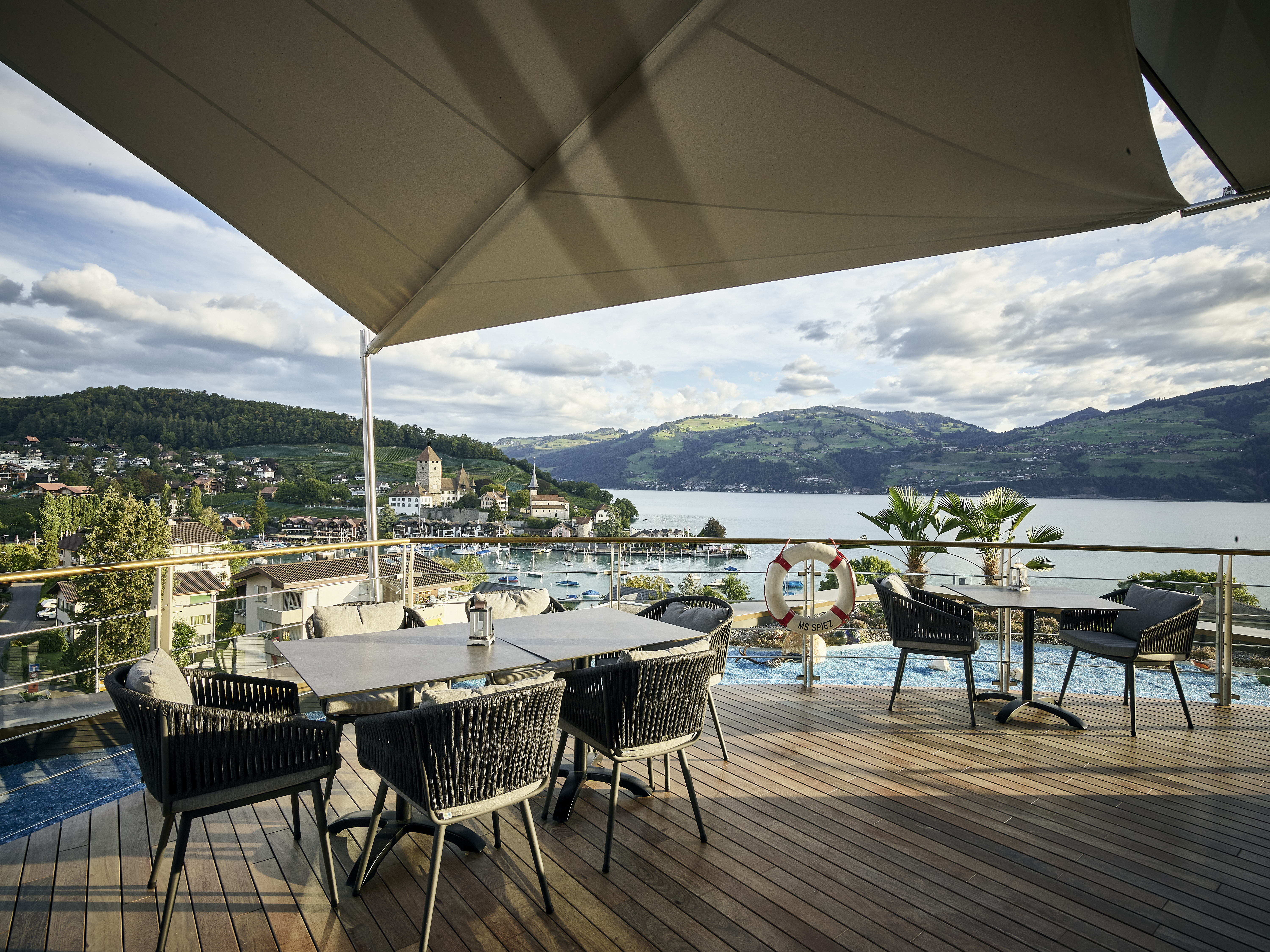 Hundehotel - Preisniveau: exklusiv - Schweiz - Bar Terrasse - Belvédère Strandhotel Spiez
