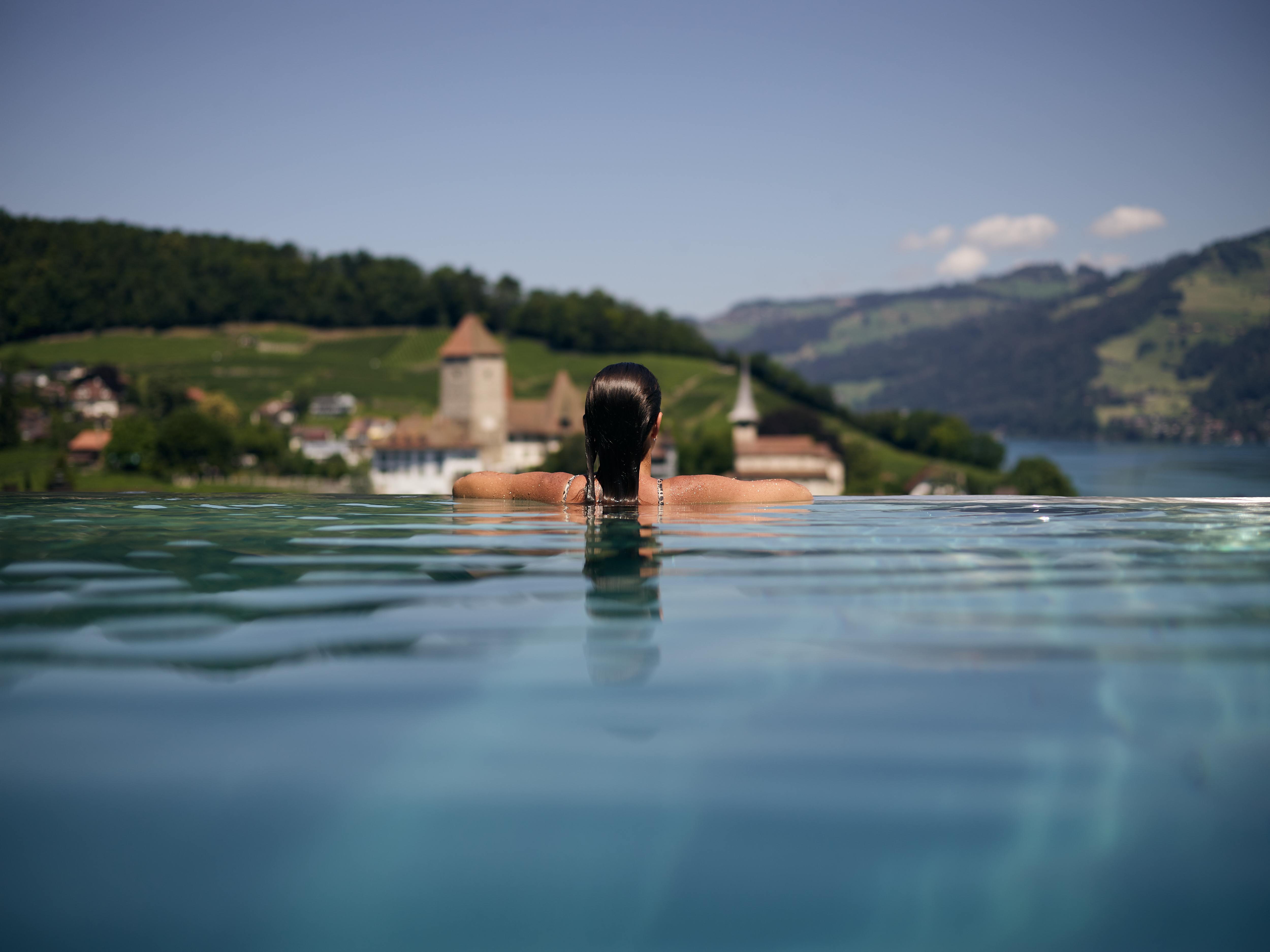 Urlaub-mit-Hund: Infinity Pool beheizt - Belvédère Strandhotel Spiez - Wasser | Wellness