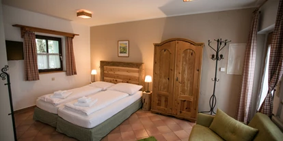 Hundehotel - Pools: Schwimmteich - Wildkräuterhotel Steinschalerhof