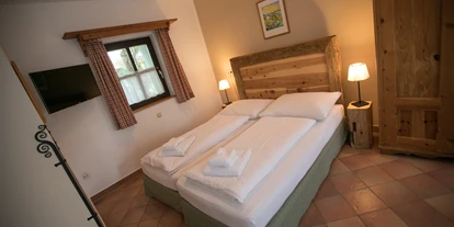 Hundehotel - Pools: Schwimmteich - Wildkräuterhotel Steinschalerhof