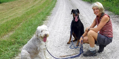 Hundehotel - Pools: Schwimmteich - Wanderung über die "Eben" - gemütiche aussichtsreiche Wanderung  - Wildkräuterhotel Steinschalerhof
