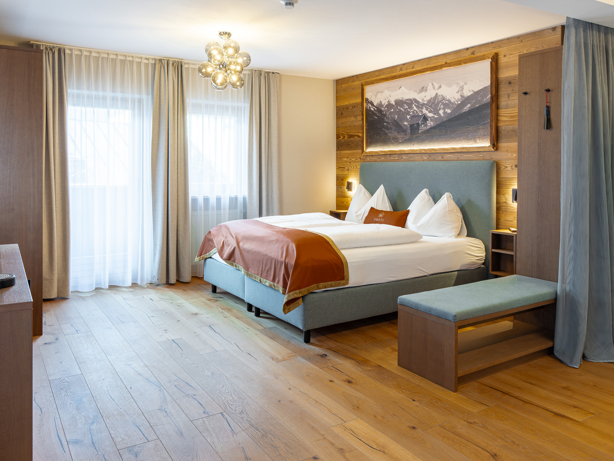GRETI – Alpine Boutique Hotel mit Alpentherme Eintritt Zimmerkategorien Alpen Junior Suite