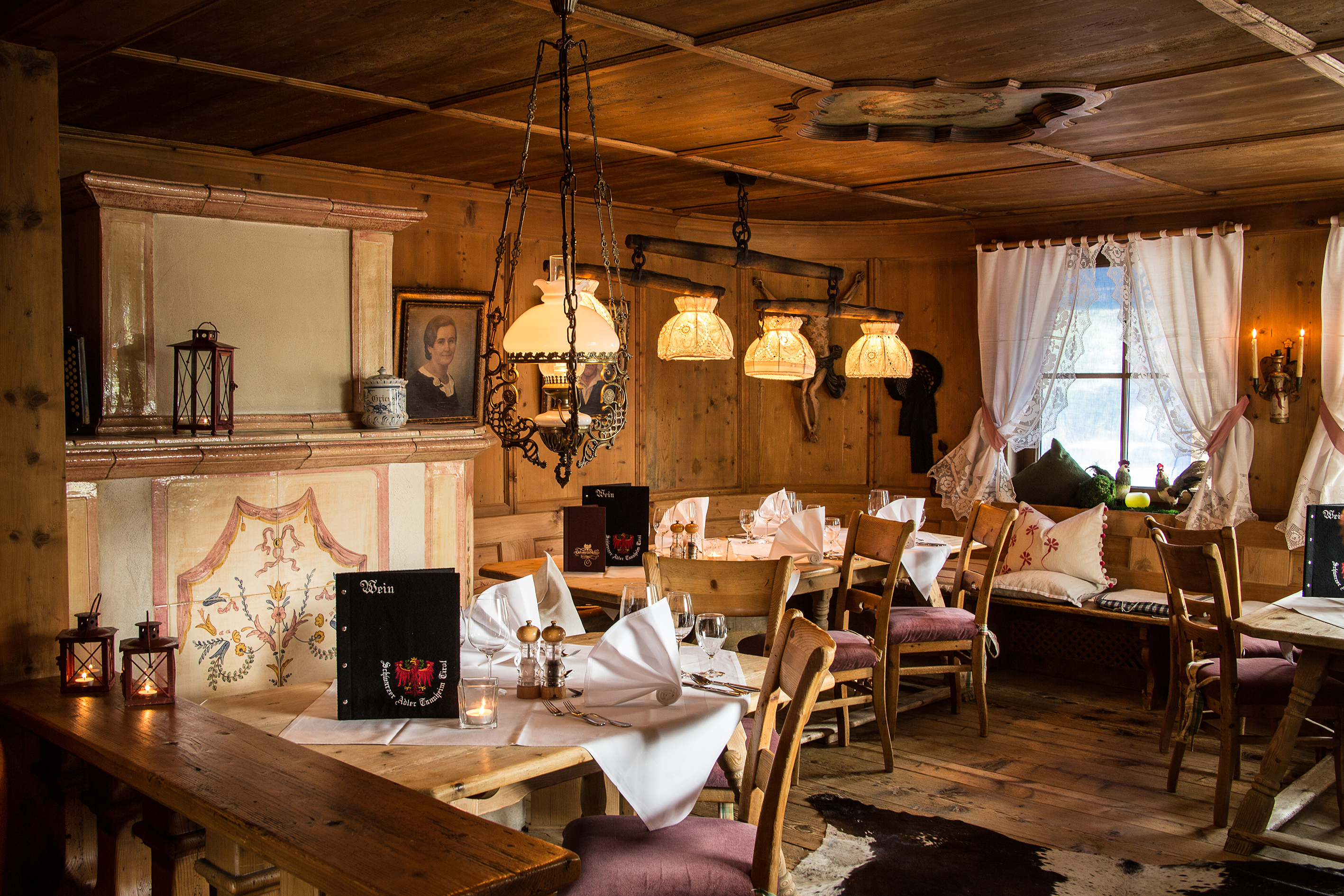 Hundehotel - Zöblen - Gesindestube im à la carte Restaurant - hier dürfen auch Hunde mit - Hotel Schwarzer Adler