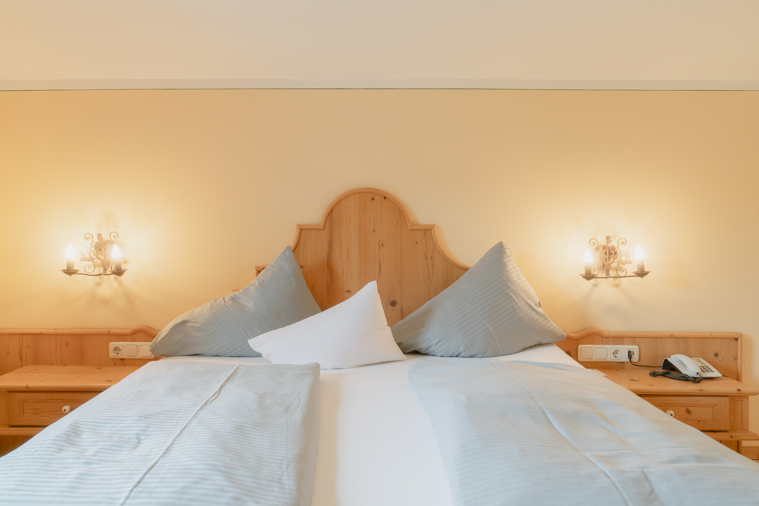 Hundehotel - Hund im Restaurant erlaubt - Sonthofen - gemütliche Zimmer und Suiten - Hotel Schwarzer Adler