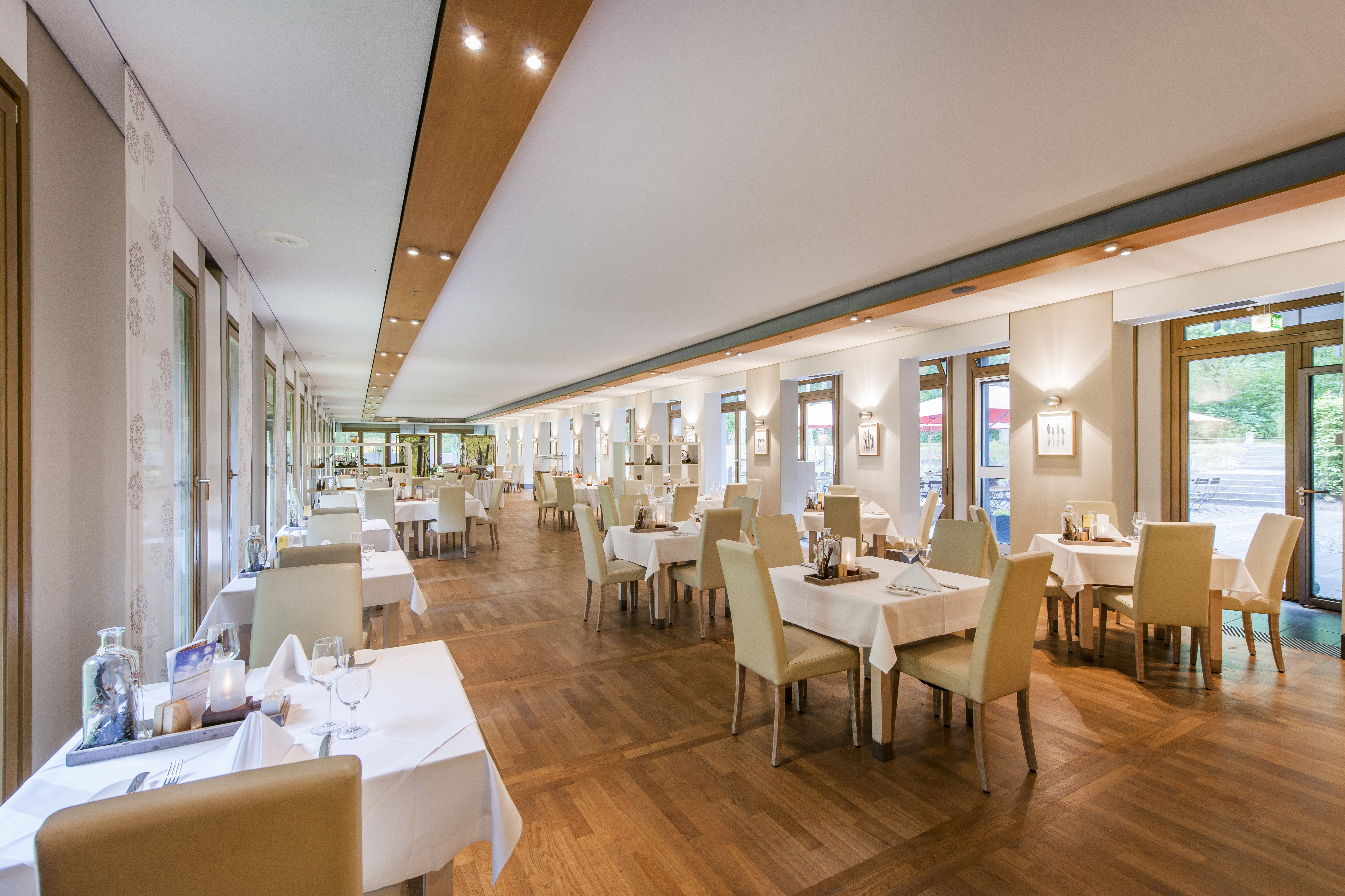 Urlaub-mit-Hund: Restaurant "Balduin von Hövel" - Ringhotel Schorfheide | Waldresort Werbellinsee