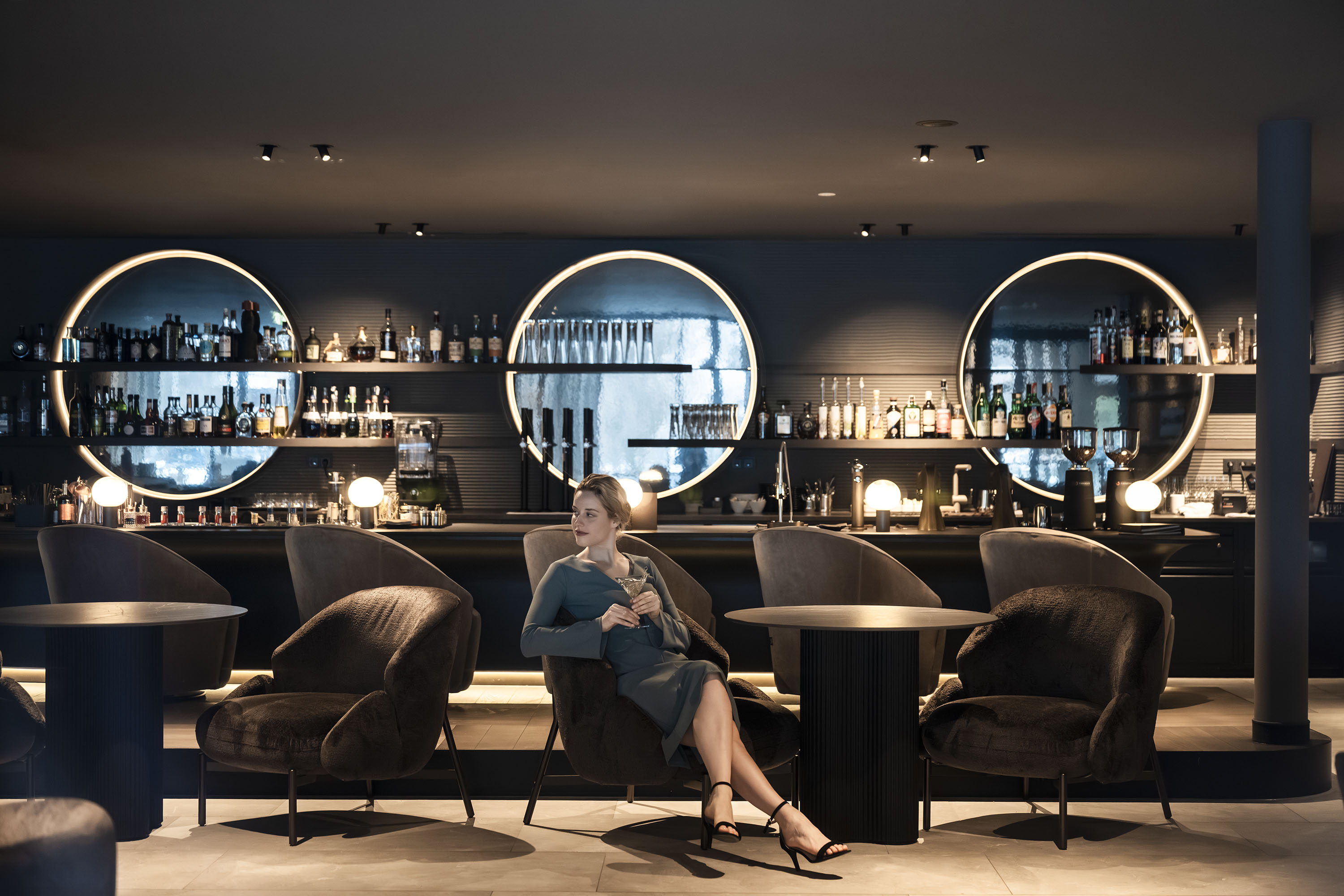 Urlaub-mit-Hund: Hausbar Spirit & Stories - Hotel Monika - Essen | Trinken, Haus | Umgebung