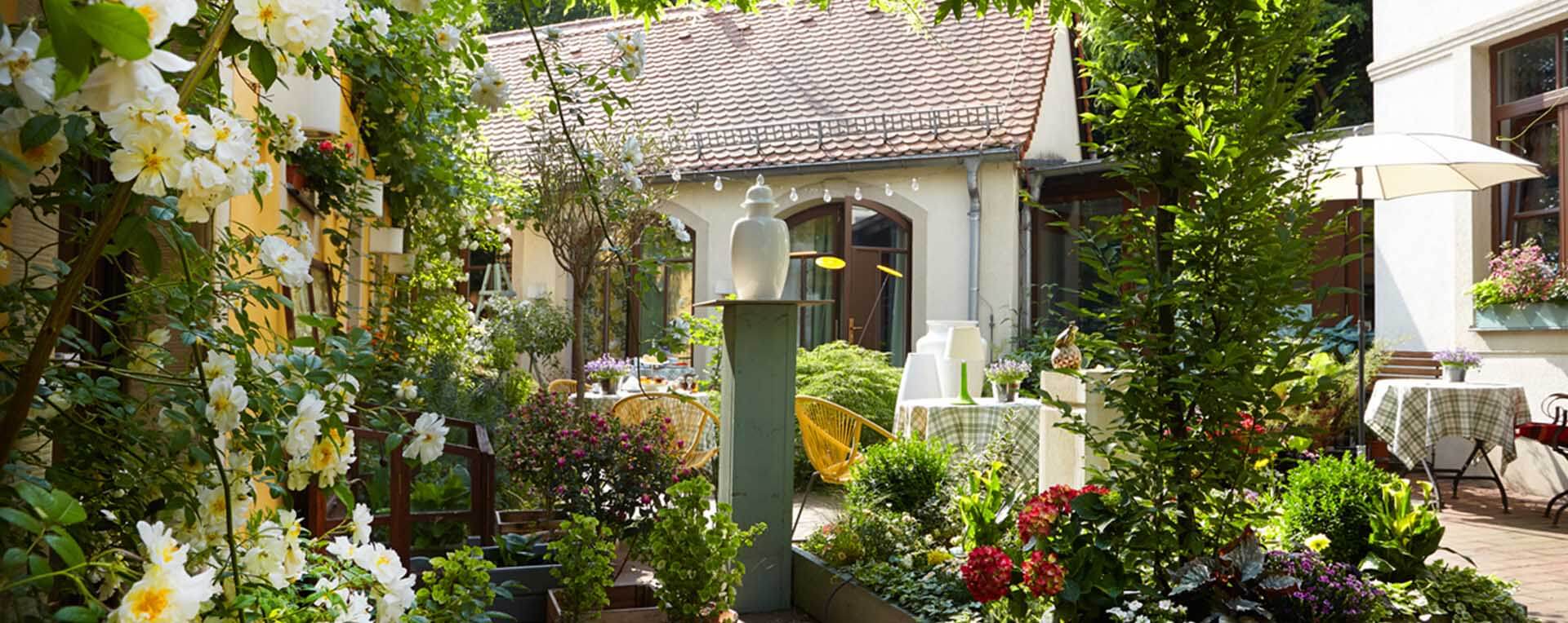 Hundehotel - Preisniveau: moderat - Innenhof / Hofgarten zum relaxen und entspannen - Hotel Fährhaus Meißen