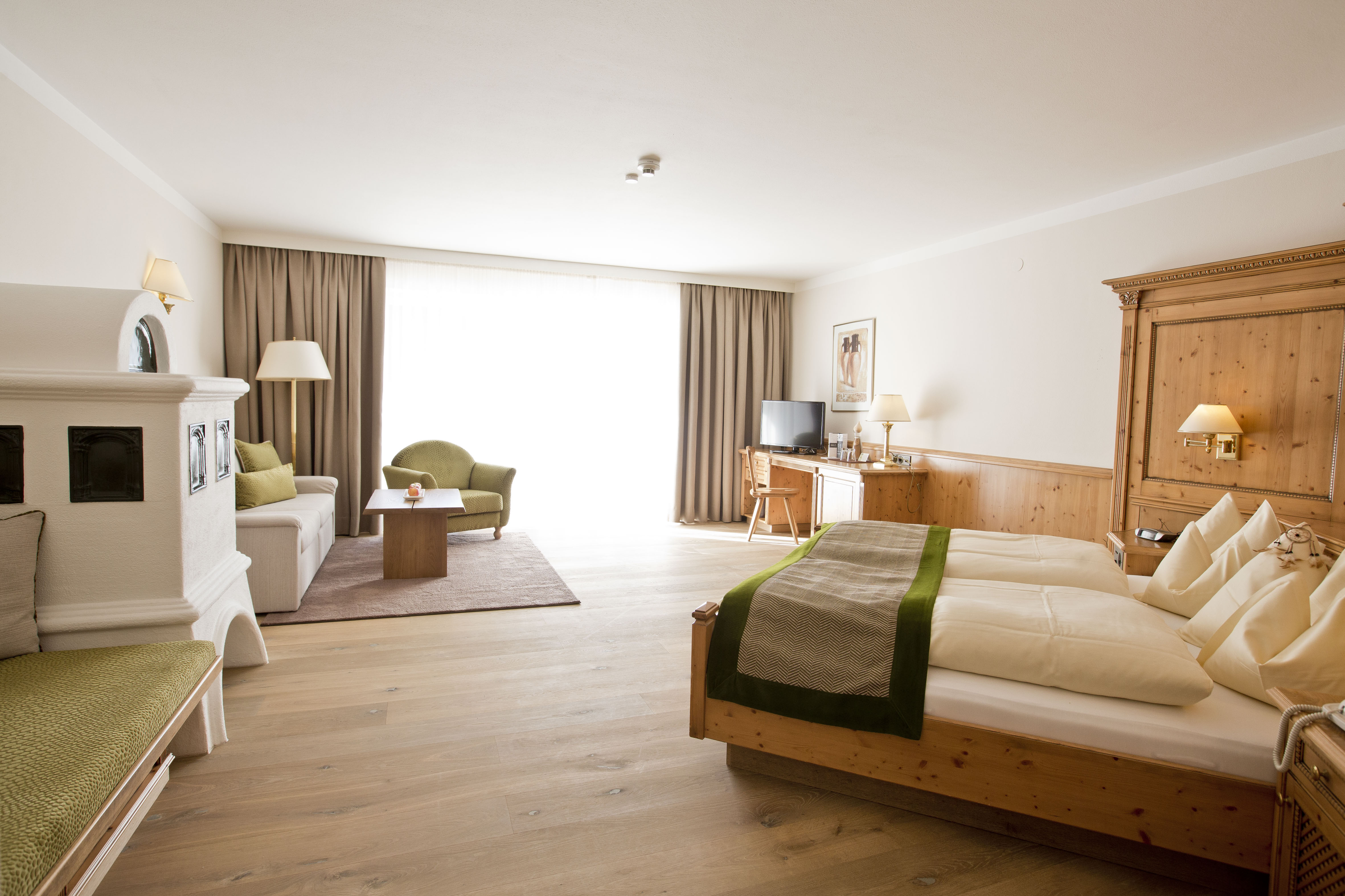 Traumhotel Alpina 4 Sterne Superior Luxushotel Zimmerkategorien Suite de Lux Naturblick 
