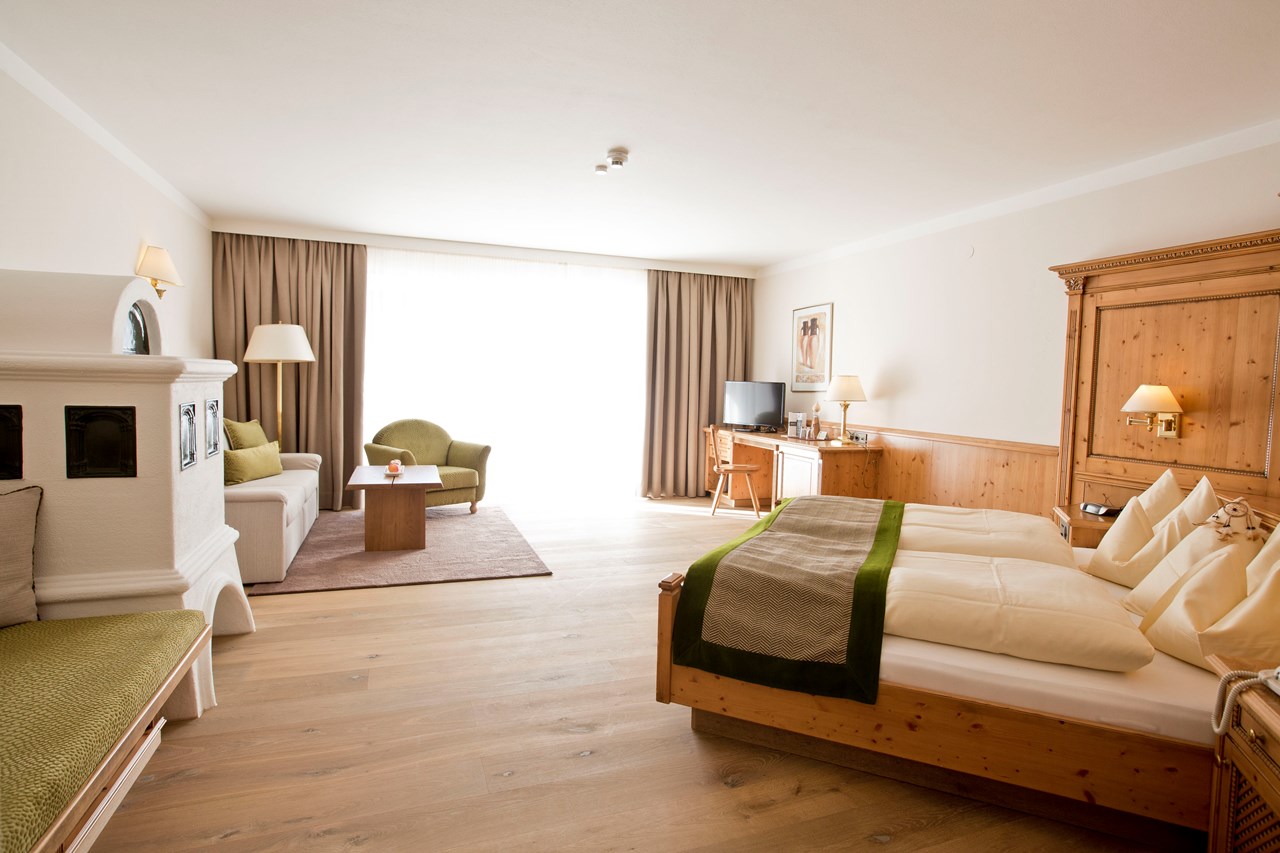 Traumhotel Alpina 4 Sterne Superior Luxushotel Zimmerkategorien Suite de Lux Naturblick 