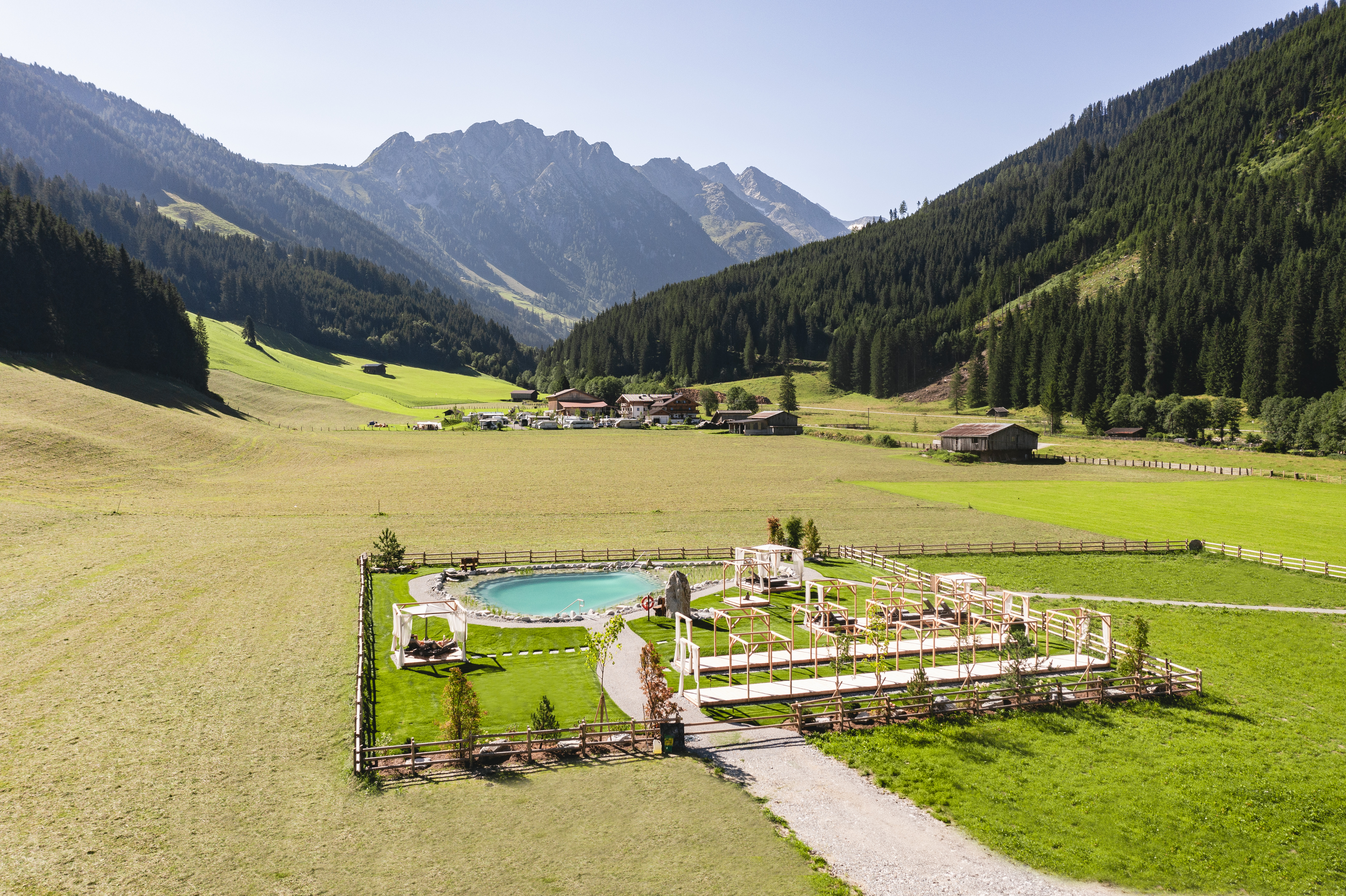 Hundehotel - Tiroler Unterland - Badeteich - Traumhotel Alpina 4 Sterne Superior Luxushotel