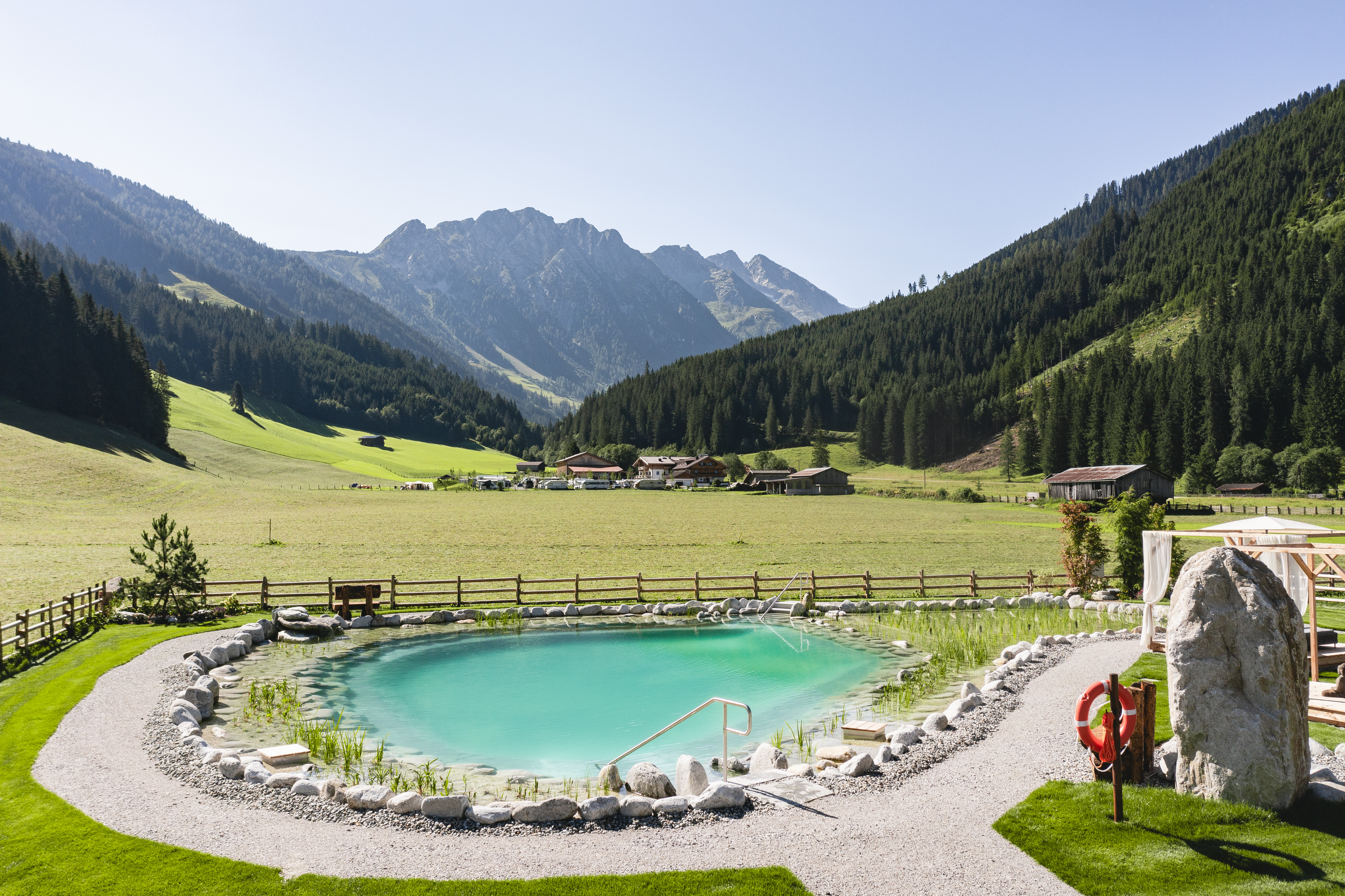 Hundehotel - Tiroler Unterland - Naturteich - Traumhotel Alpina 4 Sterne Superior Luxushotel