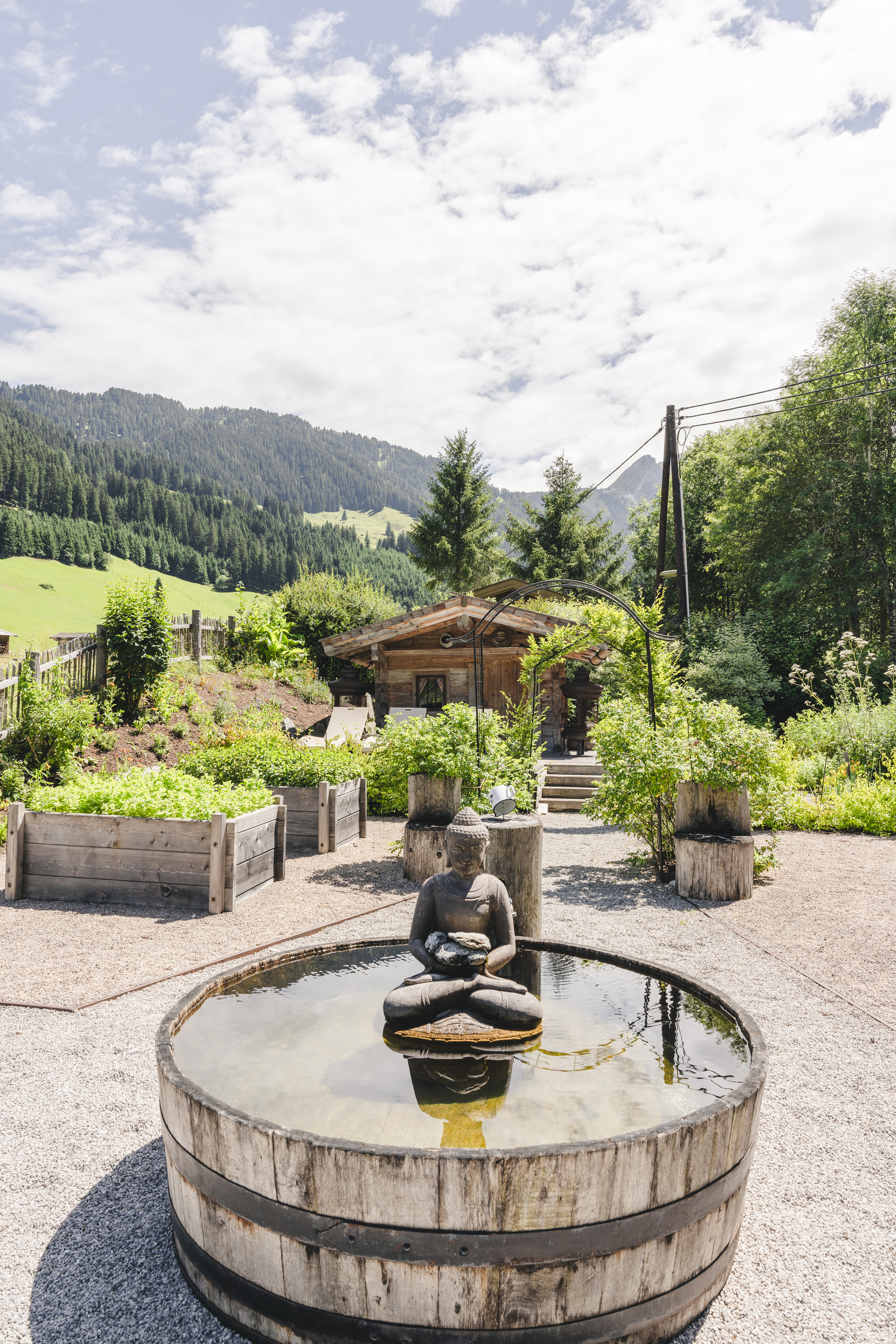 Urlaub-mit-Hund: Yogaplatz - Traumhotel Alpina 4 Sterne Superior Luxushotel