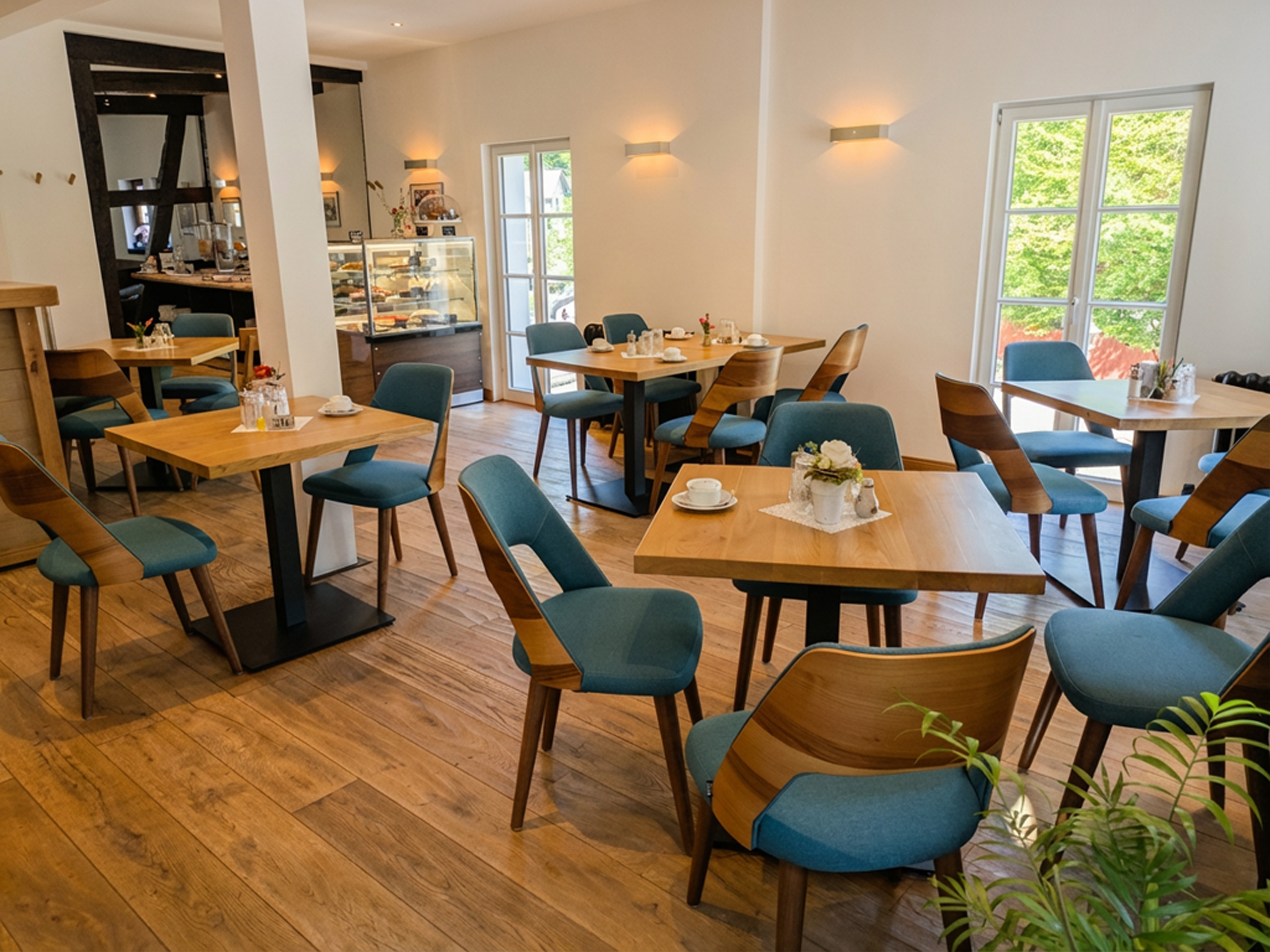 Urlaub-mit-Hund: Burgcafé, Frühstücksraum - Landgasthof zur Burg Grenzau