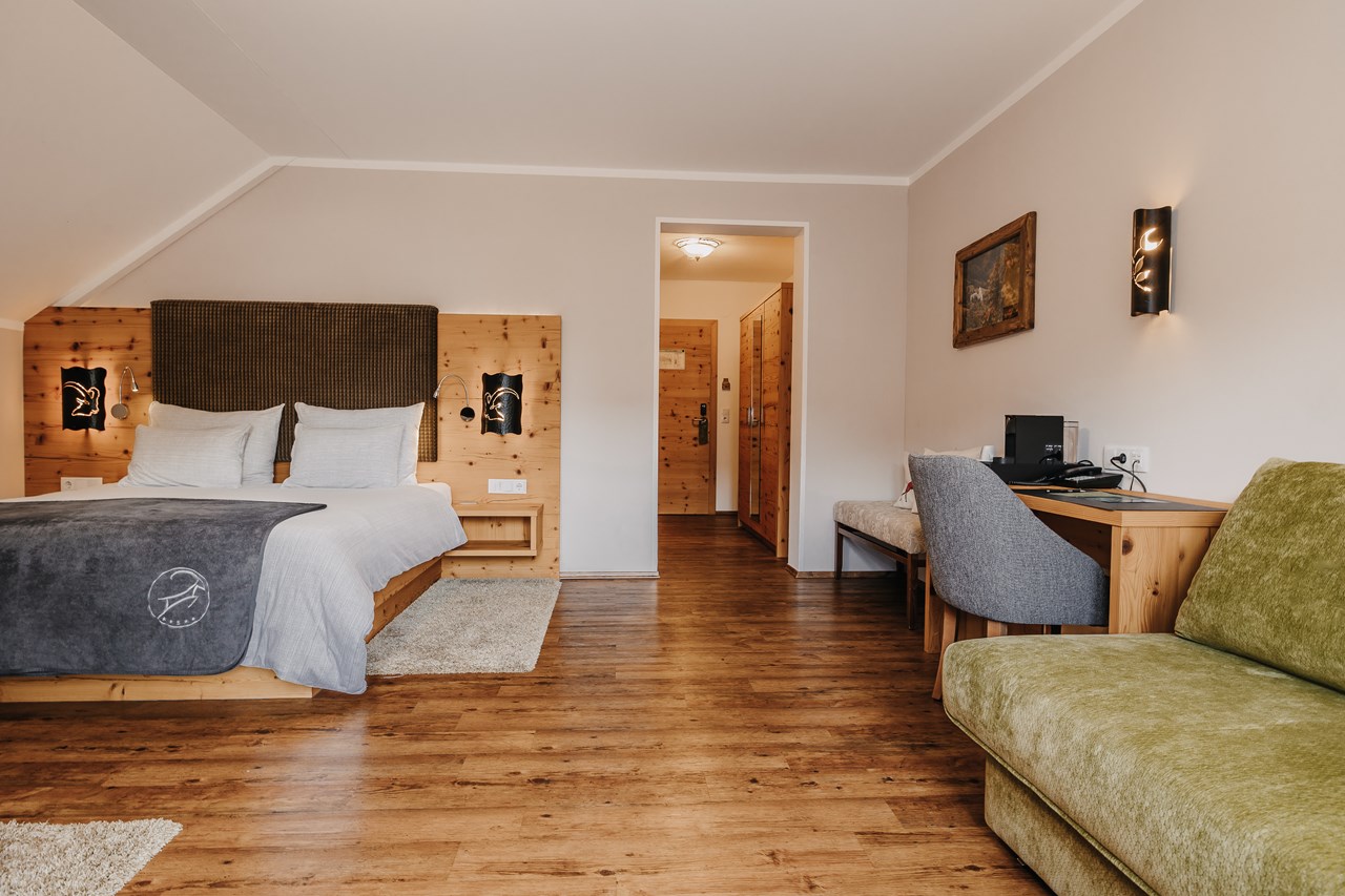 ALMGUT Mountain Wellness Hotel Zimmerkategorien Waldhornsuite