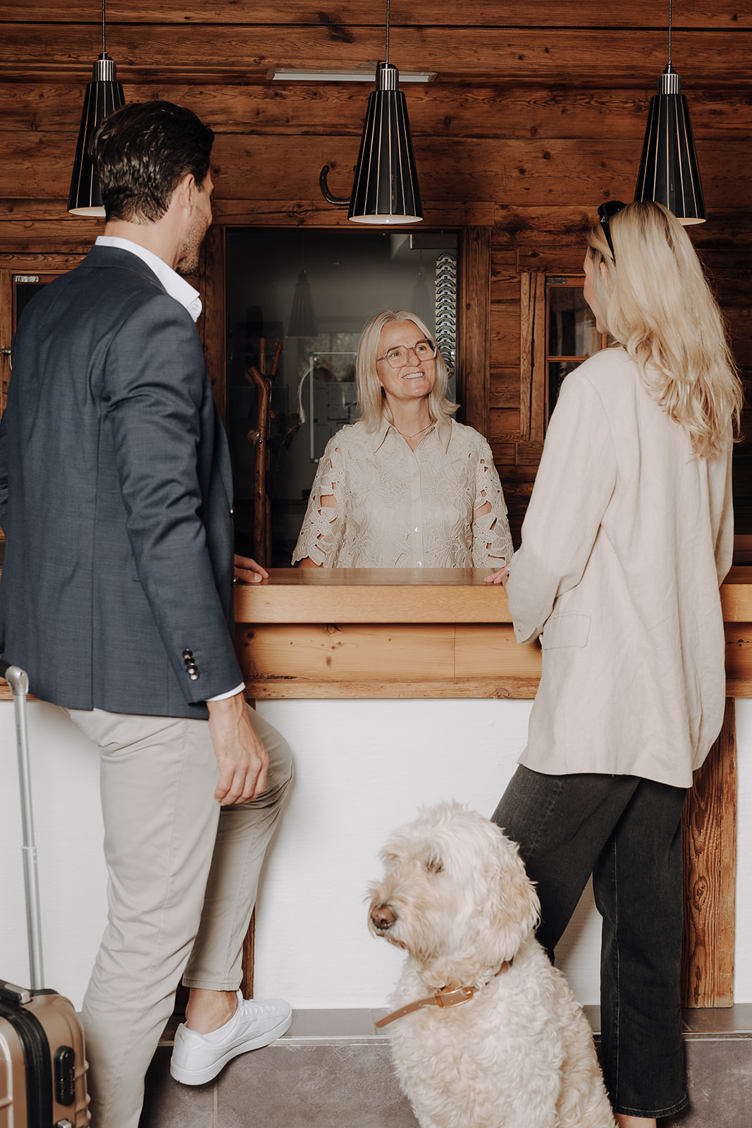 Hundehotel - Hund im Restaurant erlaubt - ALMGUT Mountain Wellness Hotel