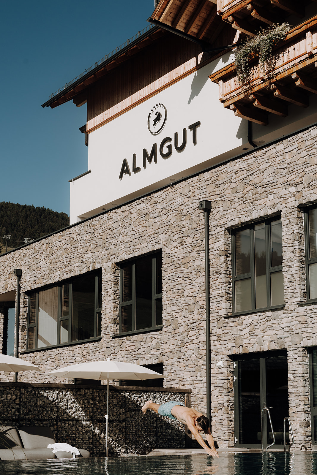 Urlaub-mit-Hund: ALMGUT Mountain Wellness Hotel - Haus | Umgebung