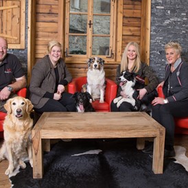 Urlaub-mit-Hund: Familie Langreiter - Hotel Grimming Dogs & Friends