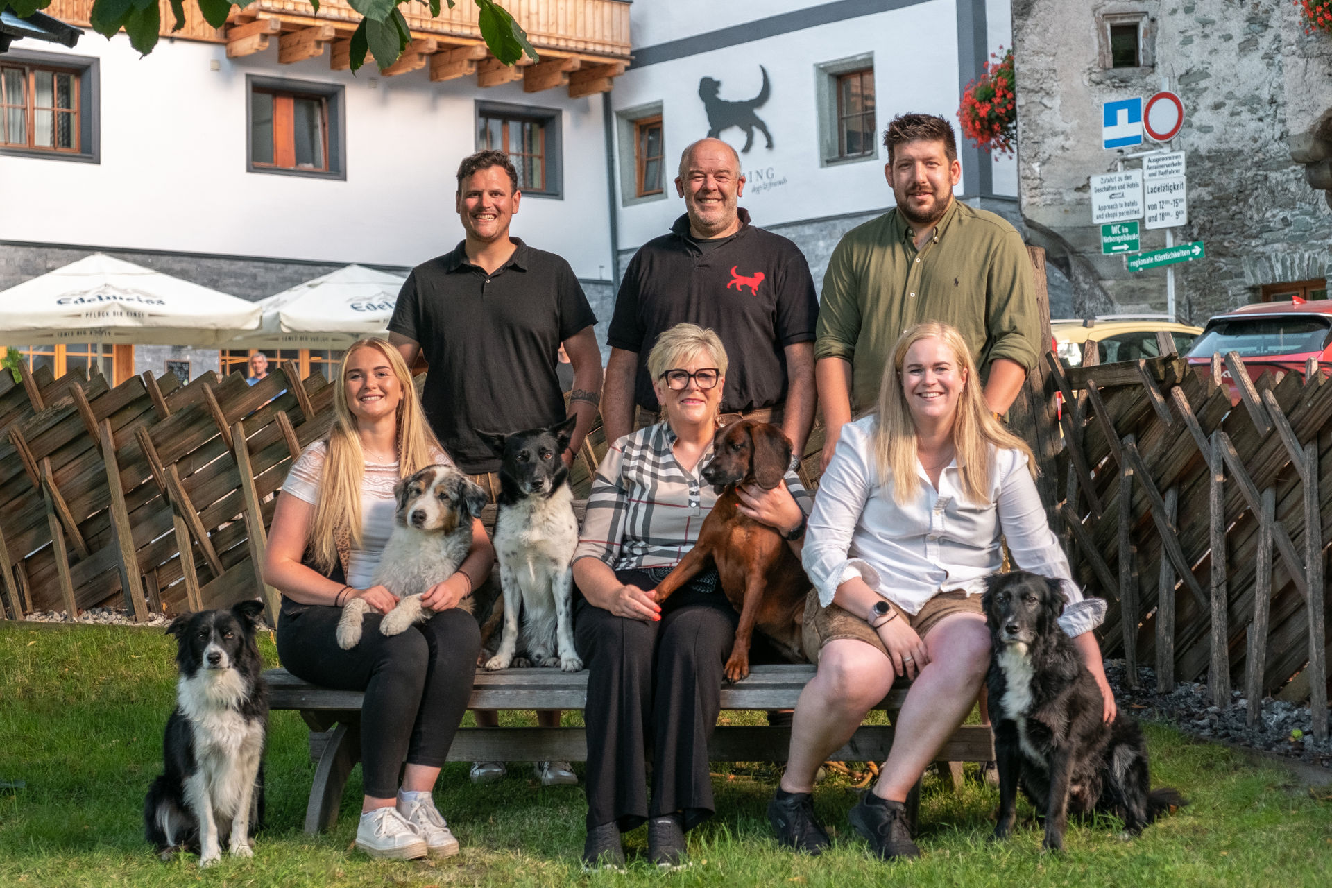 Urlaub-mit-Hund: E_ure Gastgeber: die Familie Langreiter - Hotel Grimming Dogs & Friends