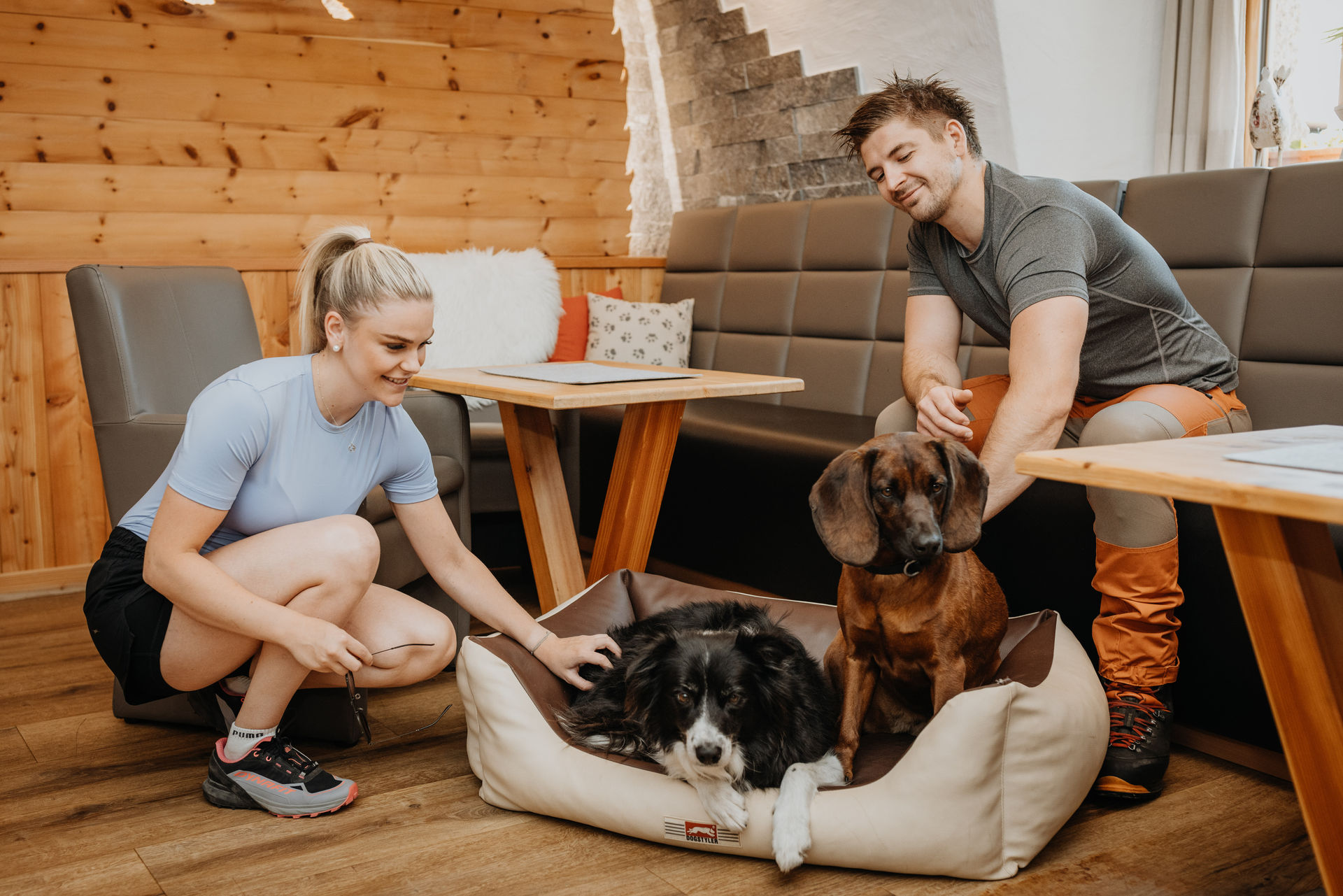 Urlaub-mit-Hund: Unsere Stube lädt zum verweilen ein - Hotel Grimming Dogs & Friends