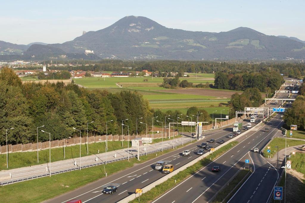Urlaub-mit-Hund: Autobahn A1 Richtung Salzburg - Best Western Hotel am Walserberg - Haus | Umgebung