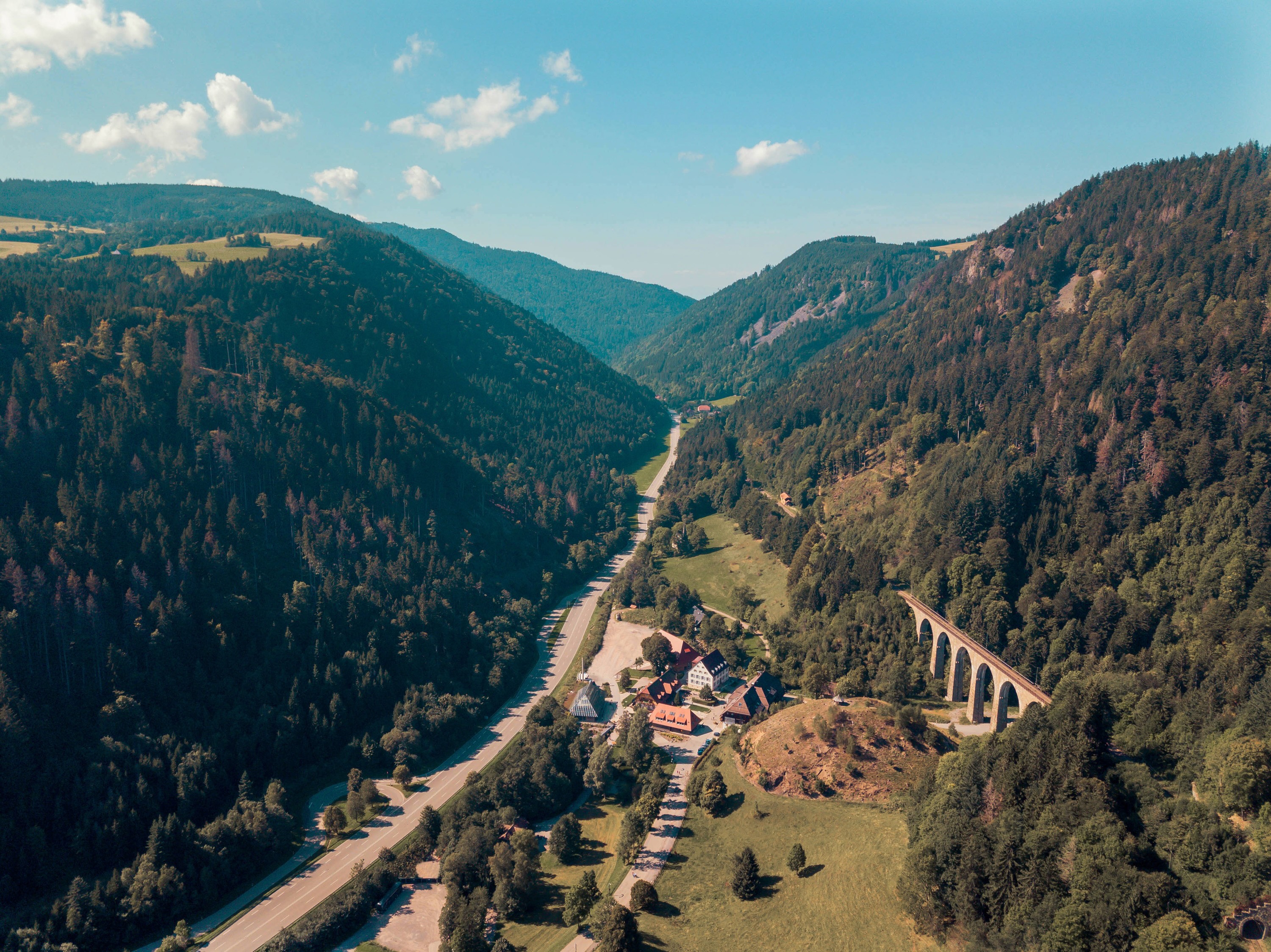 Urlaub-mit-Hund: Hotel Hofgut Sternen - Haus | Umgebung