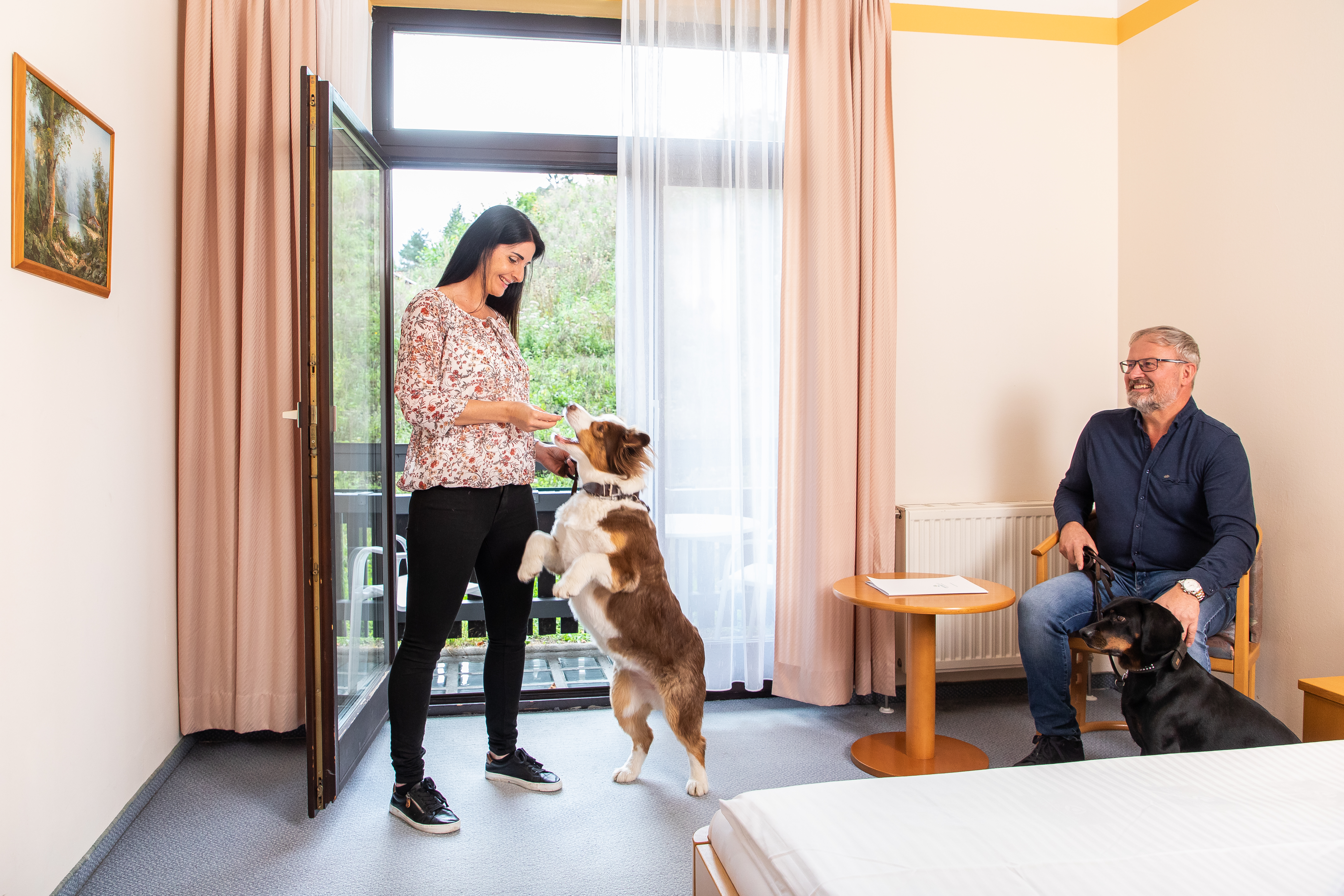 Urlaub-mit-Hund: Hundegerechtes Doppelzimmer - OptimaMed Gesundheitsresort Salzerbad GmbH