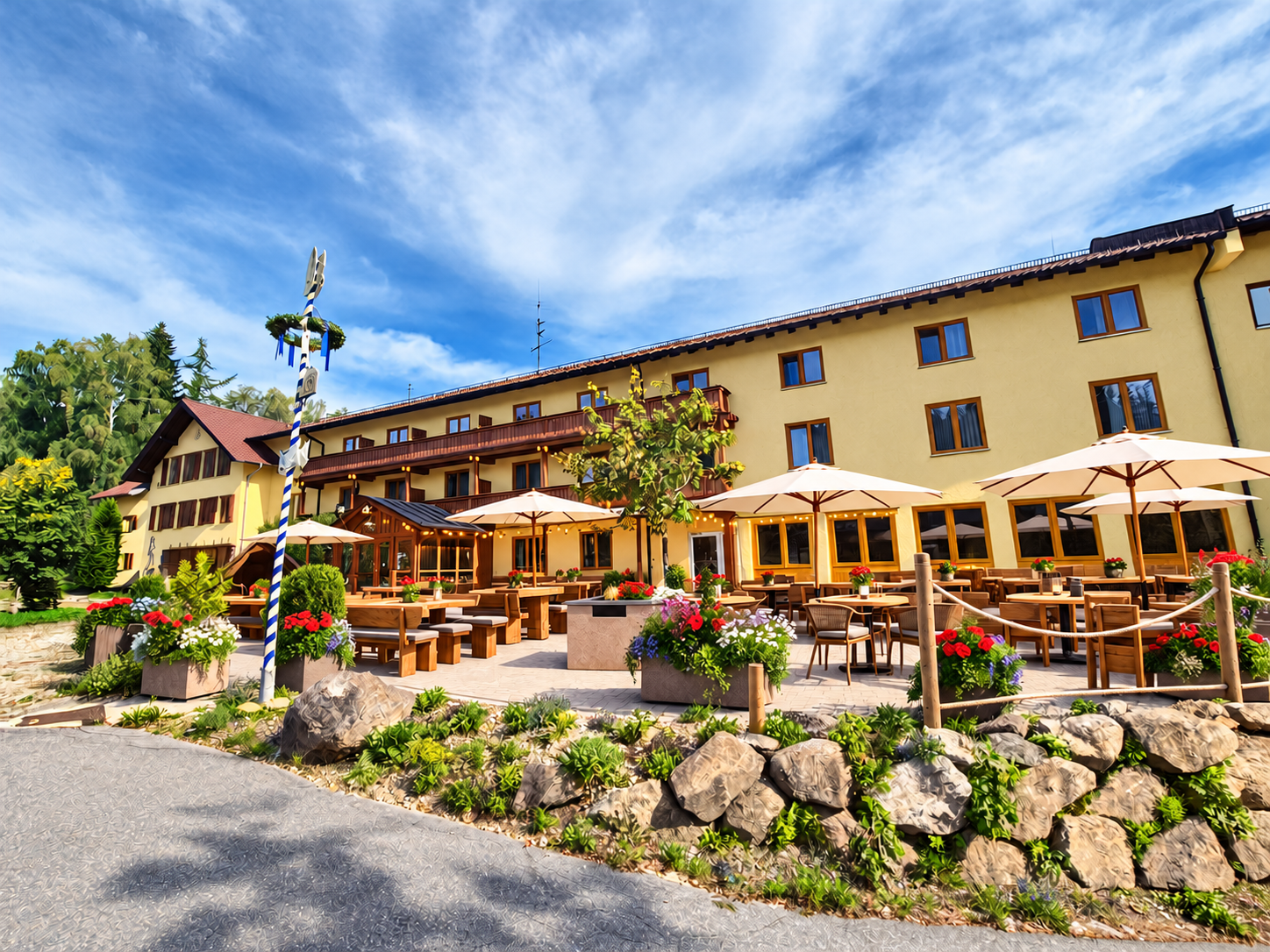 Hundehotel - Umgebungsschwerpunkt: Berg - Ostbayern - Haupteingang des Resorts - Aktivresort-Bischofsmais