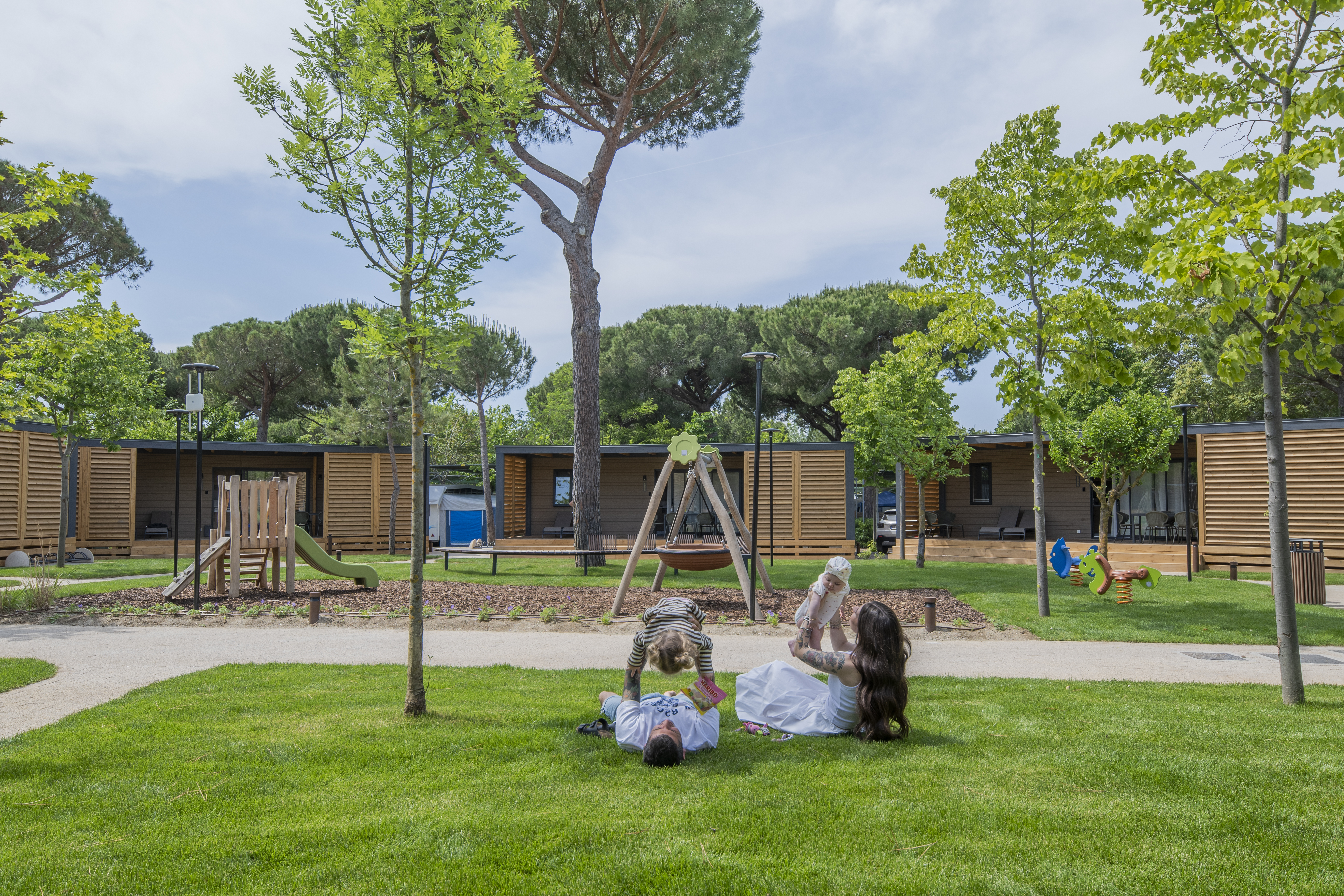 Urlaub-mit-Hund: Green Lodge Spielplatz - Pappasole Camping Village - Haus | Umgebung