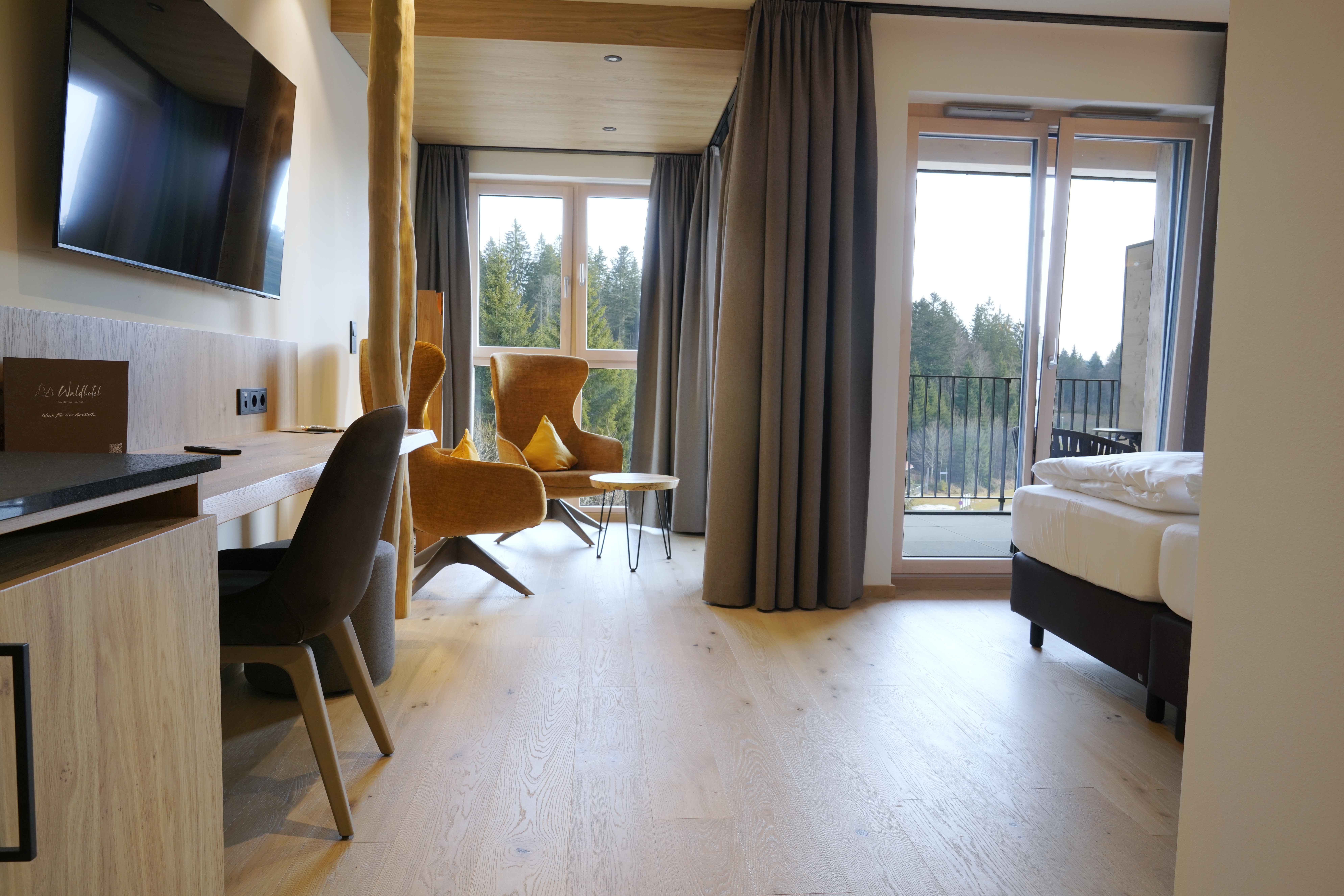 Urlaub-mit-Hund: Waldwipfel Juniorsuite - Waldhotel am Notschreipass - Wohnen | Schlafen