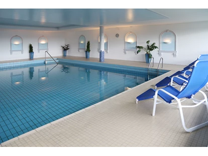 Hundehotel - Doggies: 3 Doggies - Hallenbad - Berghotel Wiedener Eck