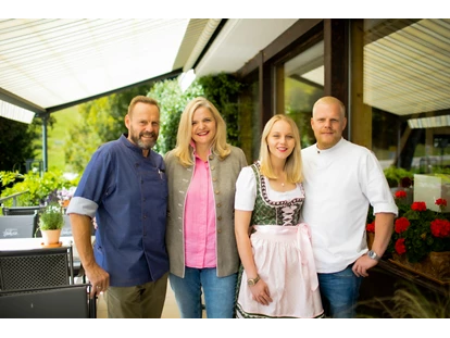 Hundehotel - Doggies: 3 Doggies - Ihre Gastgeberfamilie Martin, Maria, Lorenz und Marie - Berghotel Wiedener Eck